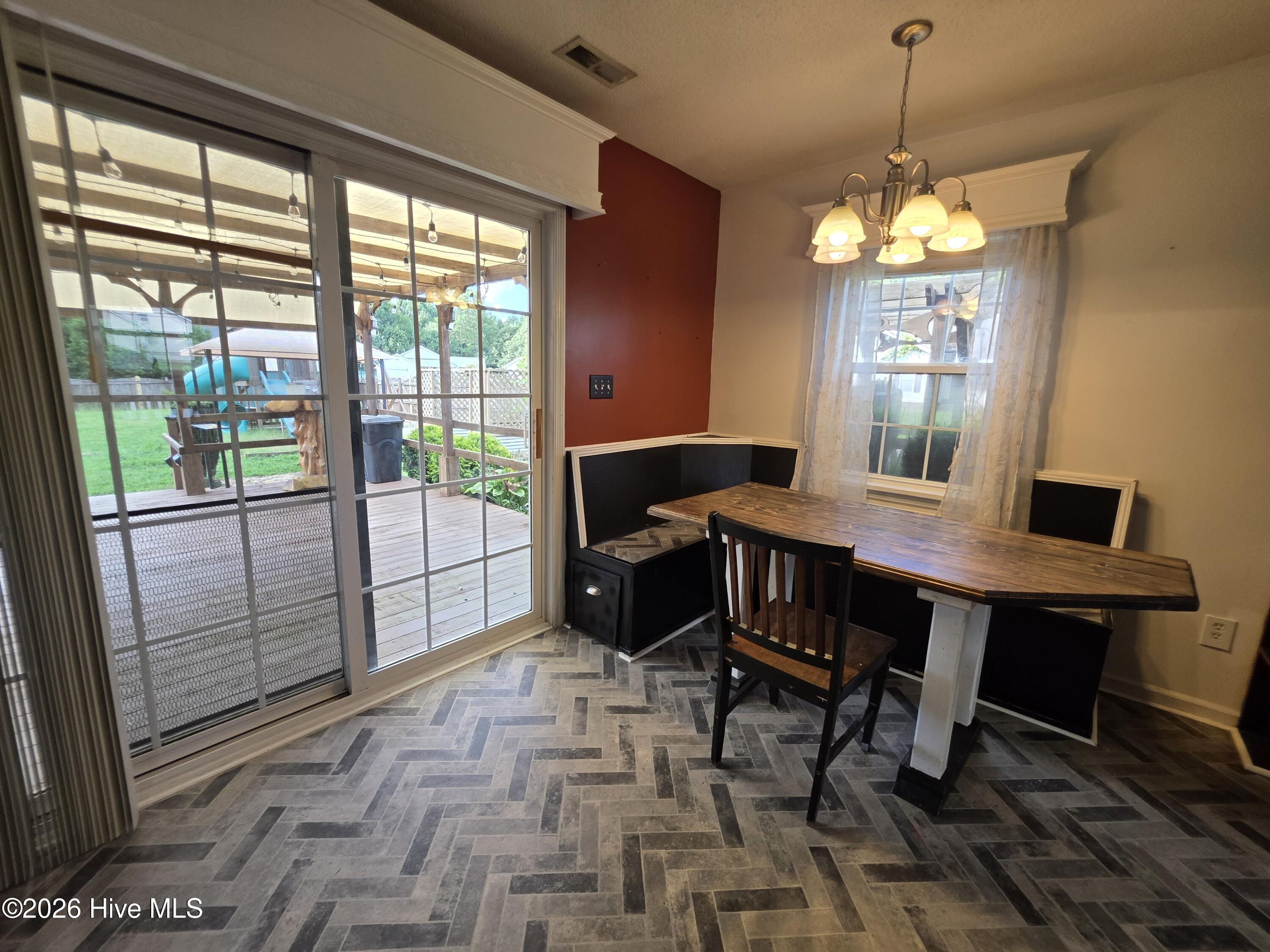 200 Flagstone Lane Property Photo 6