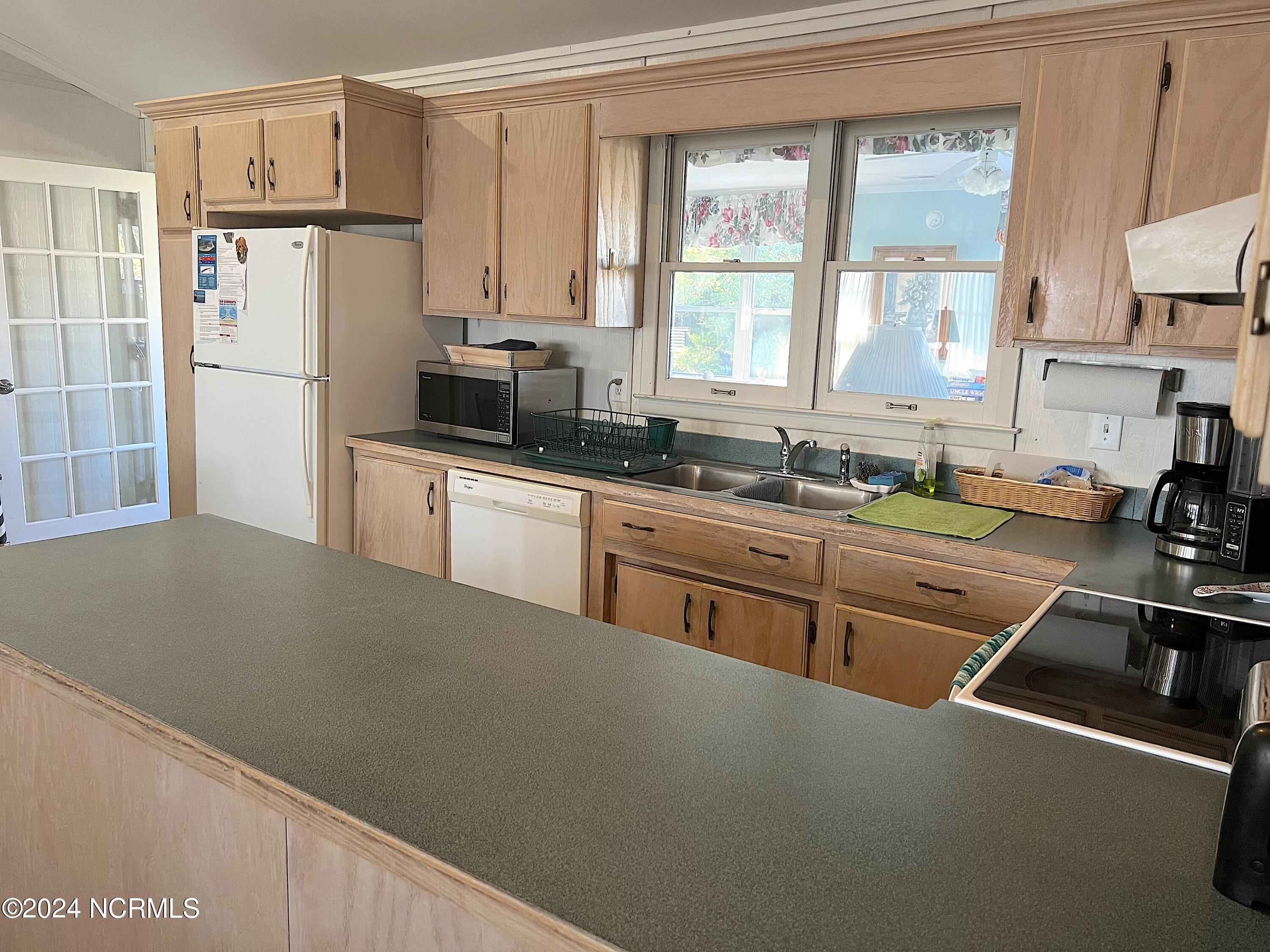 5204 Ocean Drive Property Photo 2