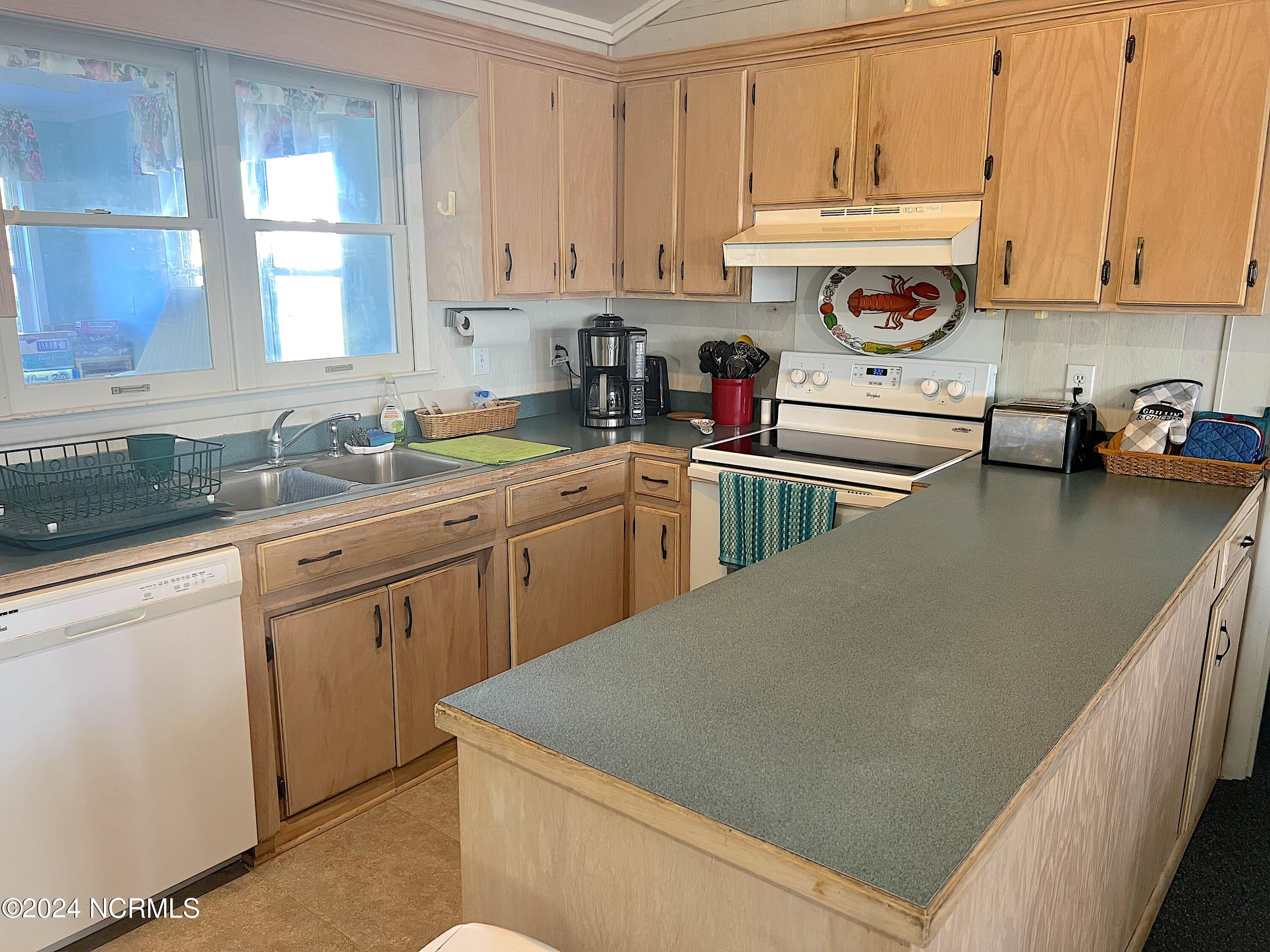 5204 Ocean Drive Property Photo 3