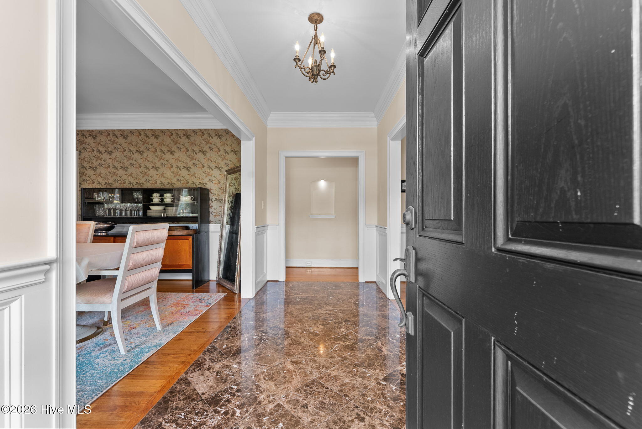 220 Shady Oaks Court Property Photo 4