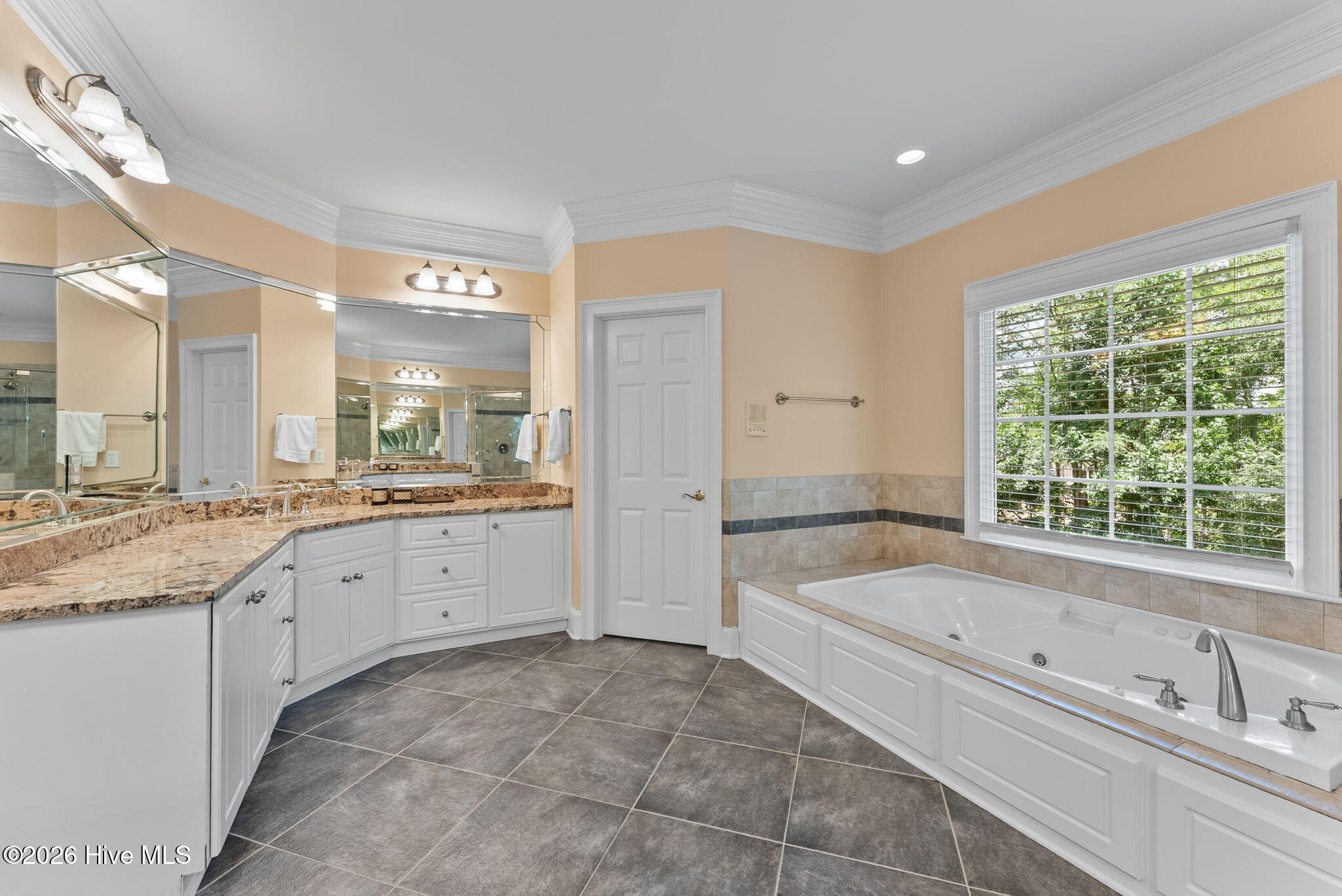 220 Shady Oaks Court Property Photo 26