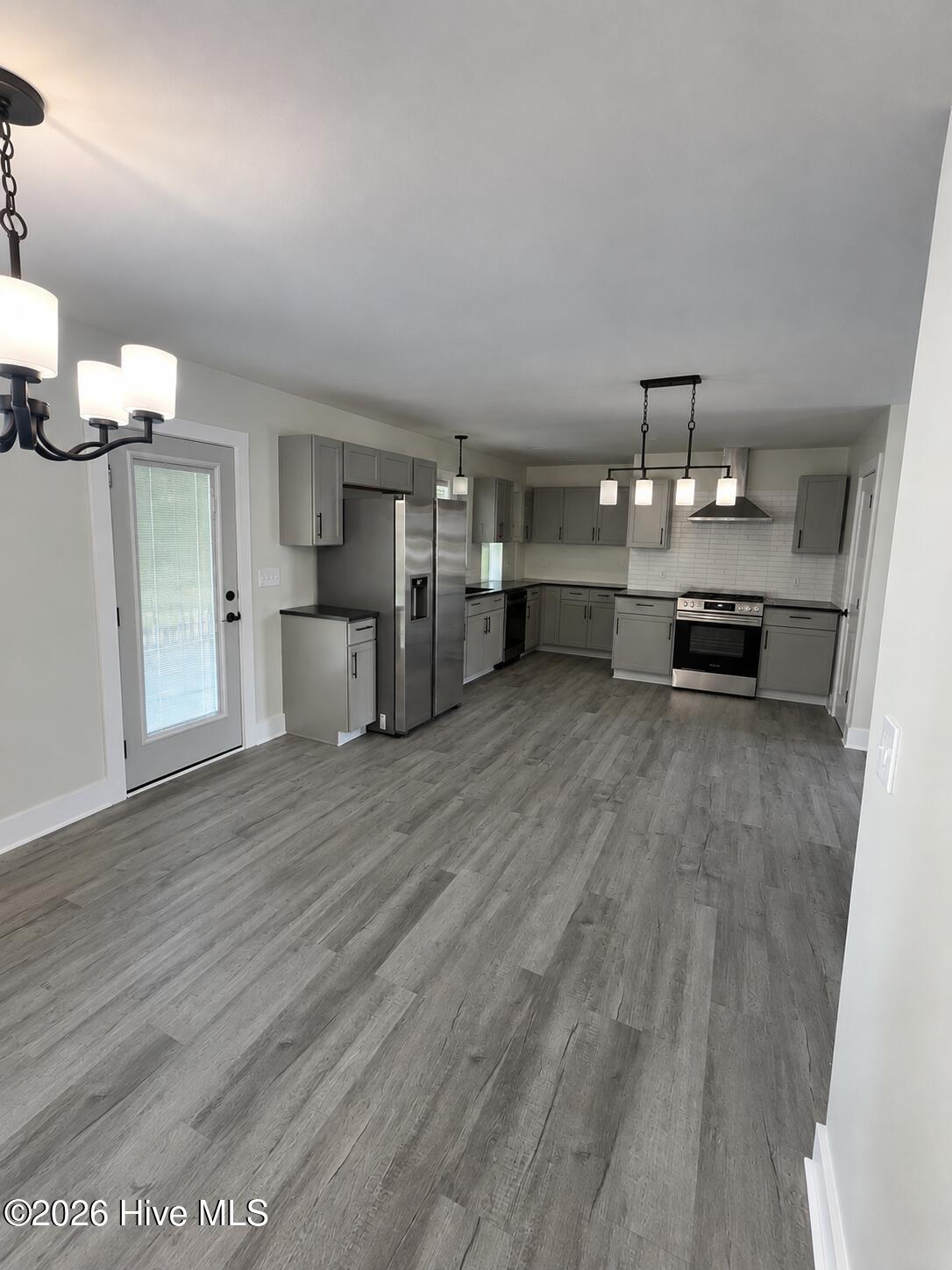 3210 Grapevine Court W Property Photo 4