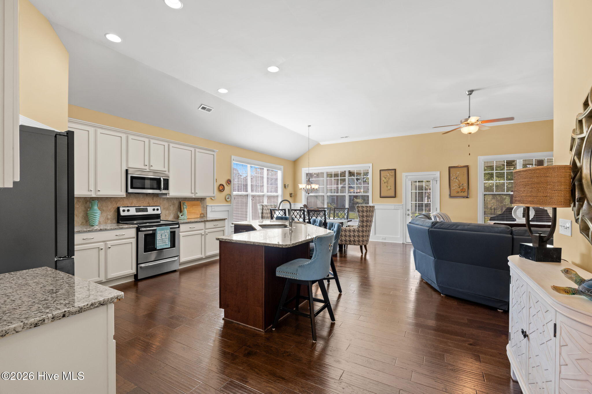 4873 Frasier Circle Property Photo 6