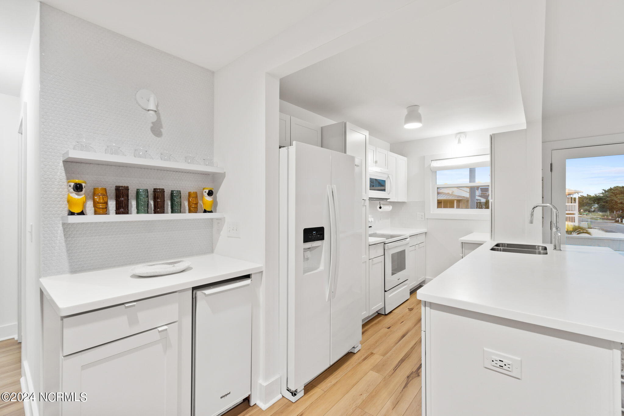 433 Dolphin Street Property Photo 11