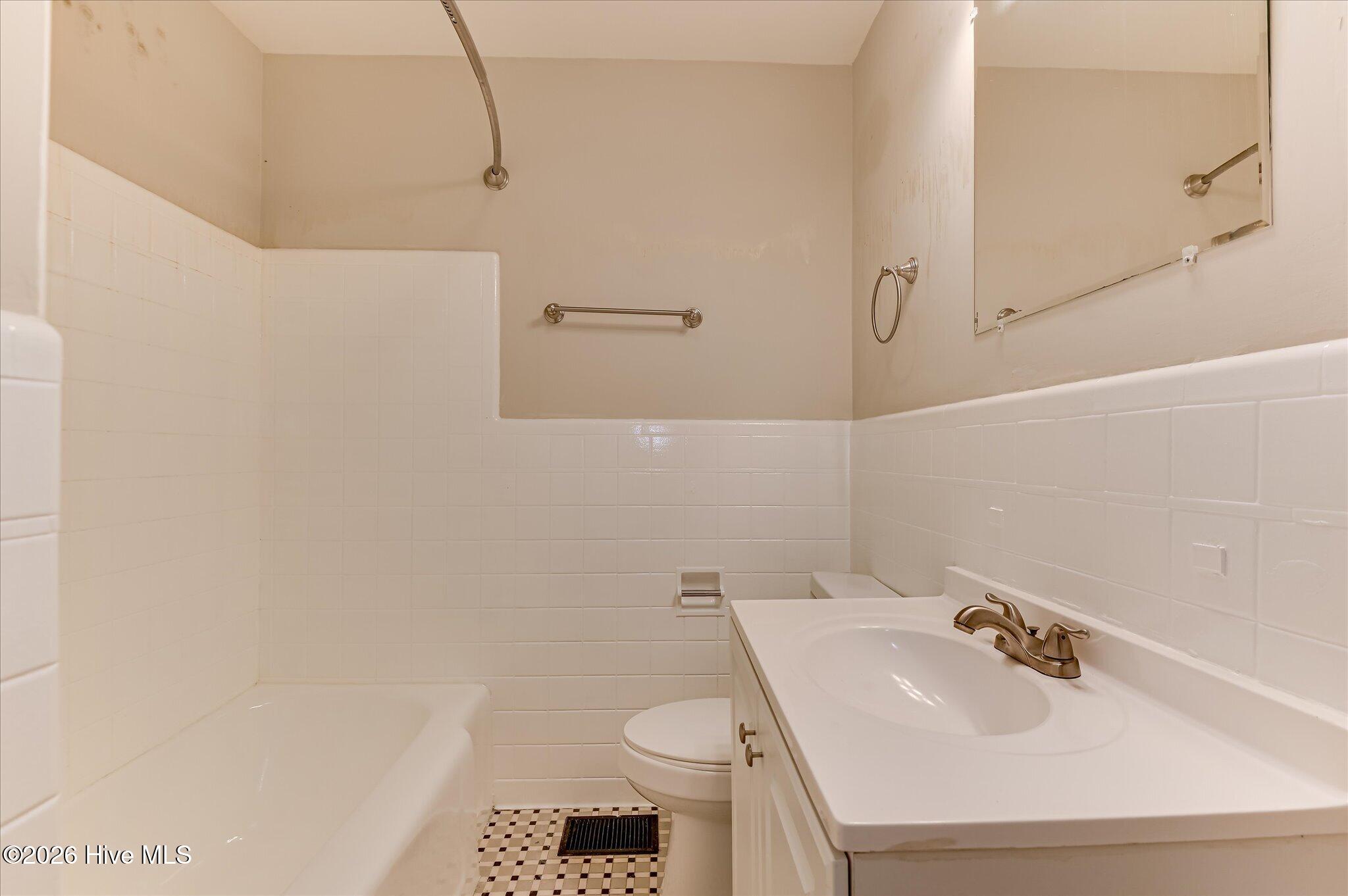 1801 Heath Street Property Photo 35