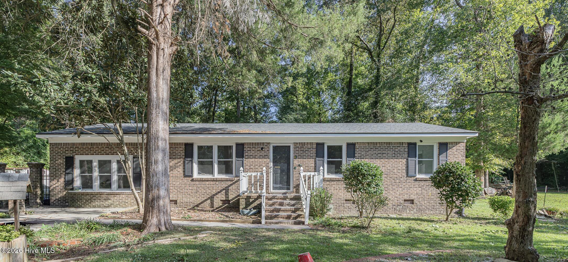 111 Lynn Court Property Photo 1