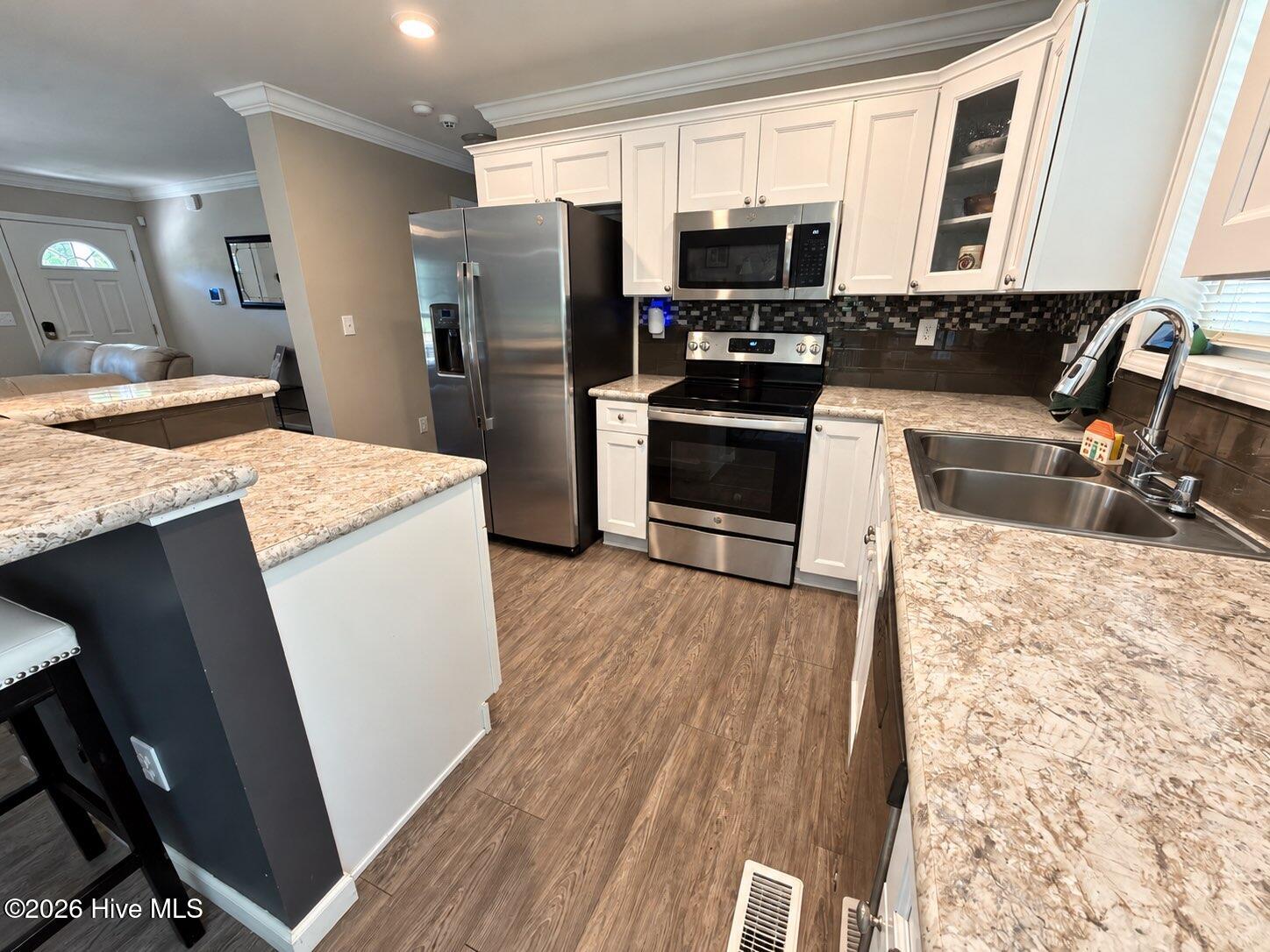 205 Lake Drive Property Photo 6