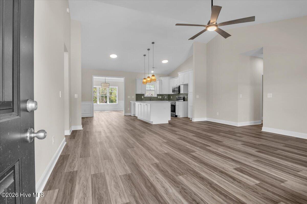 107 Gold Coast Drive Property Photo 6