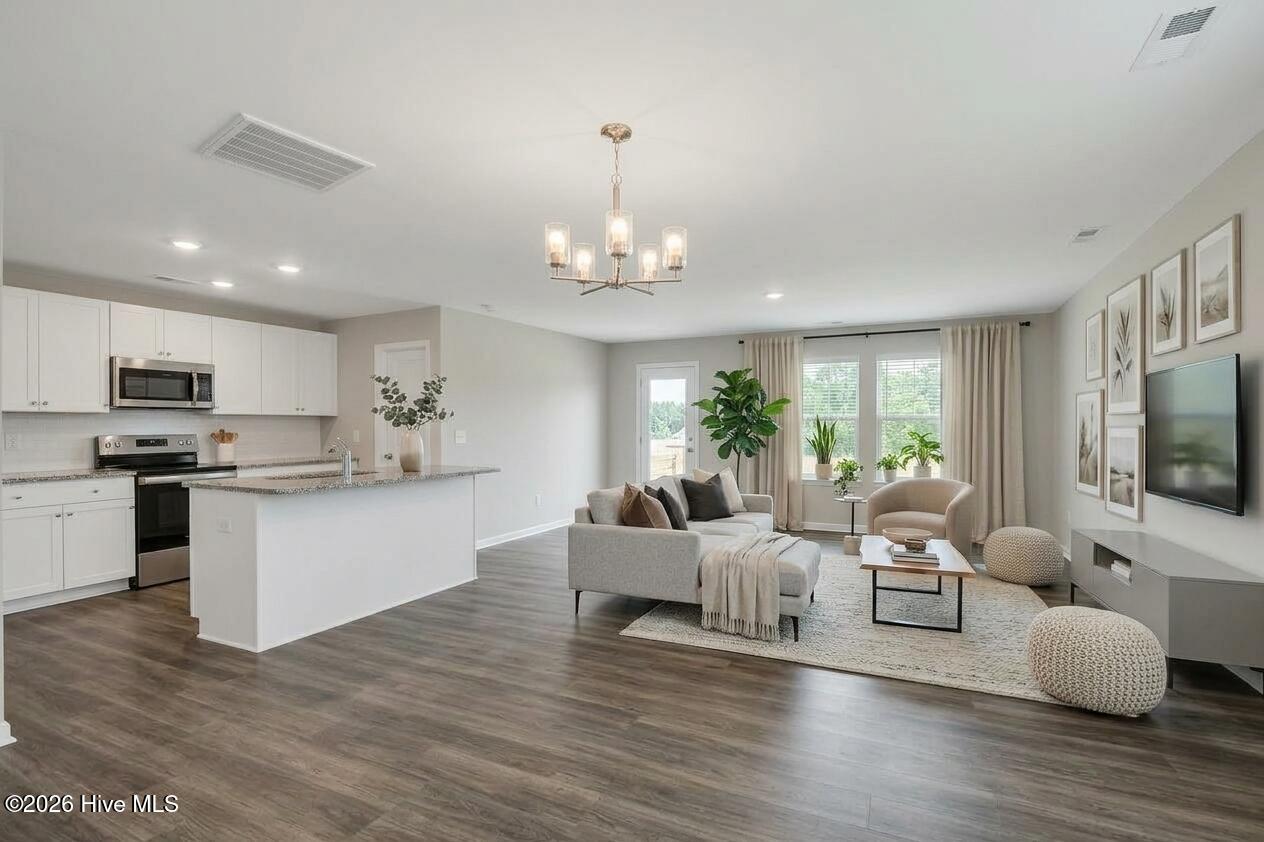 8 W Emily Gardens Drive Property Photo 4