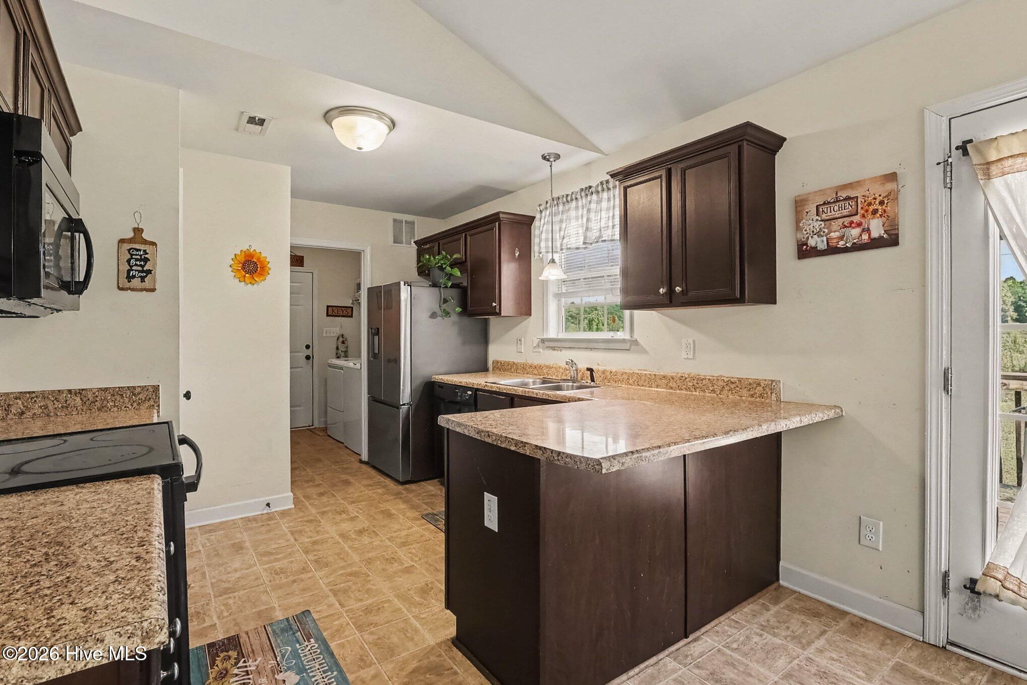 25 Lawrence Court Property Photo 11