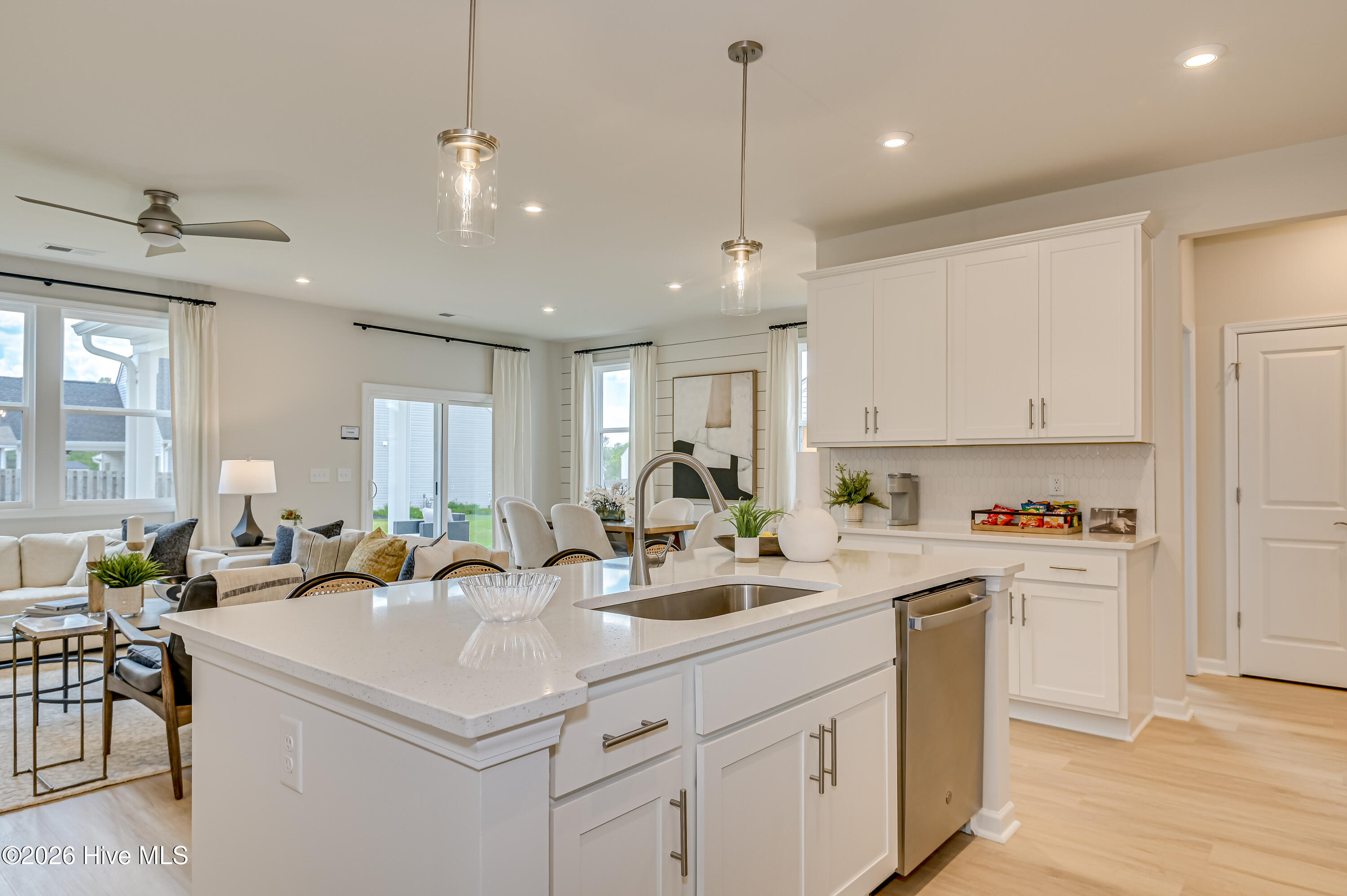 3562 Tanbark Oak Lane Nw Property Photo 4