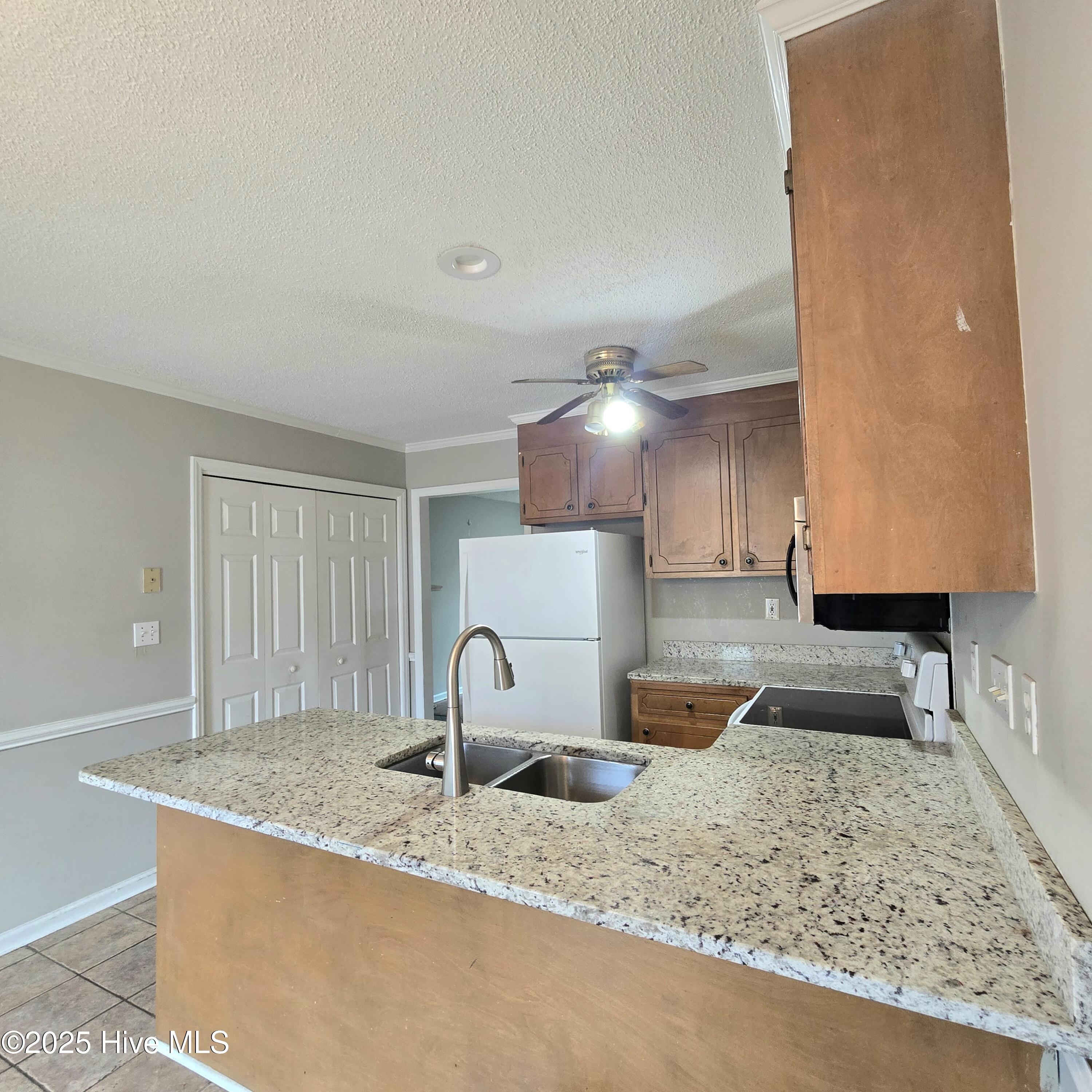 3830 Sterling Pointe Drive P7 Property Photo 2