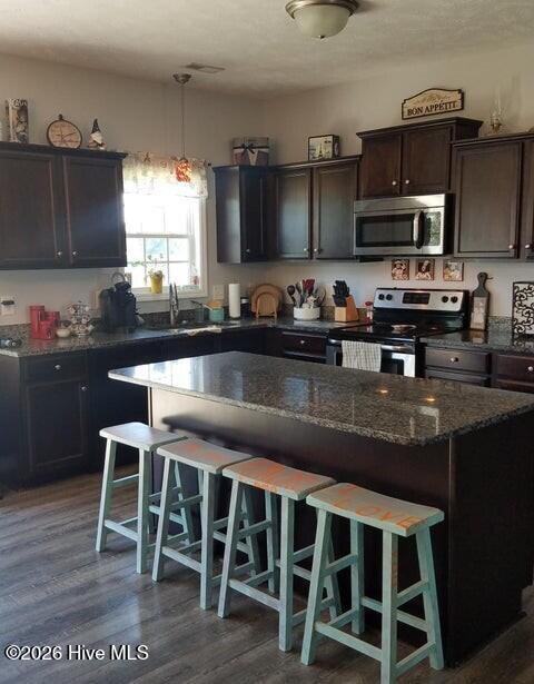 201 Classy Court Property Photo 6