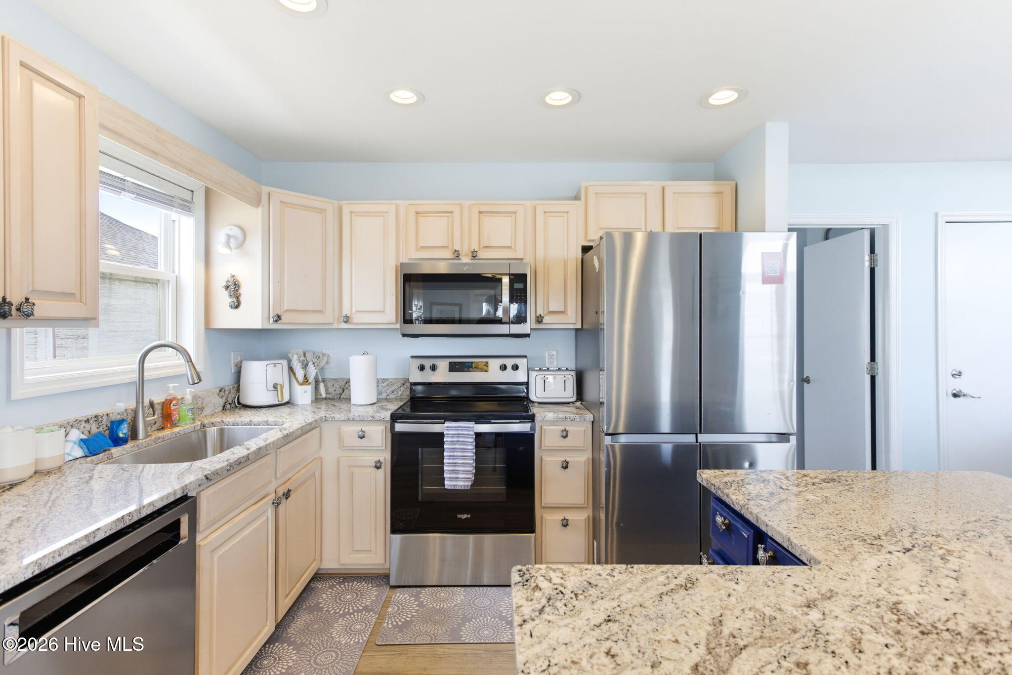 2330 W Beach Drive Property Photo 5