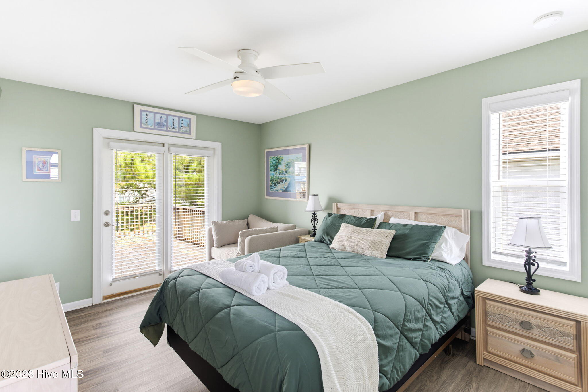 2330 W Beach Drive Property Photo 10