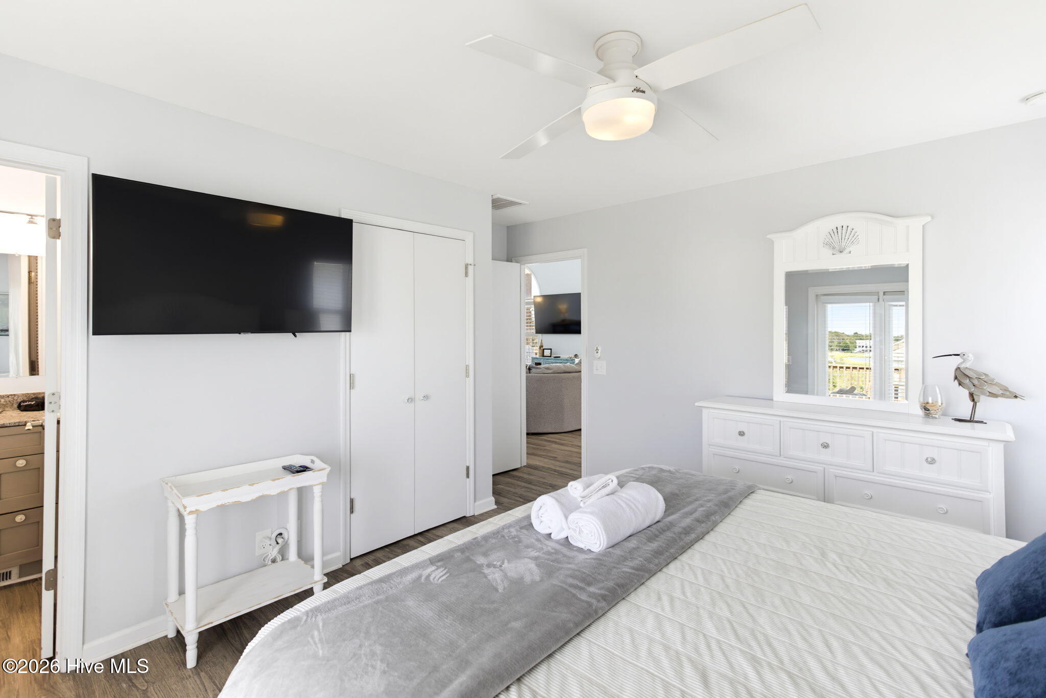 2330 W Beach Drive Property Photo 14