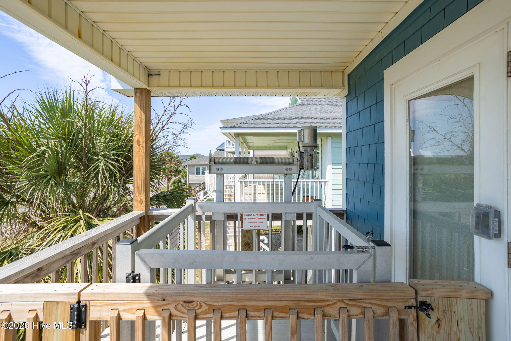 2330 W Beach Drive Property Photo 25