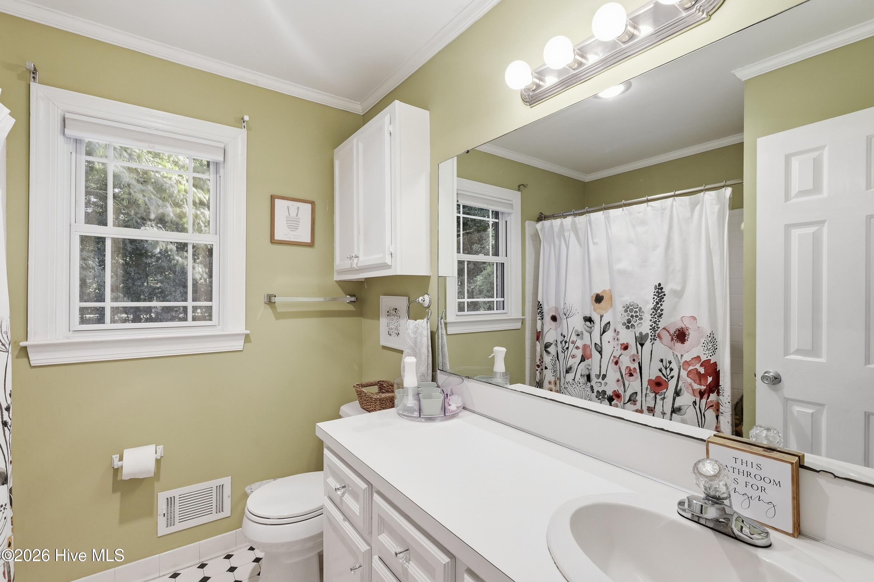 202 Lindenwood Drive Property Photo 16