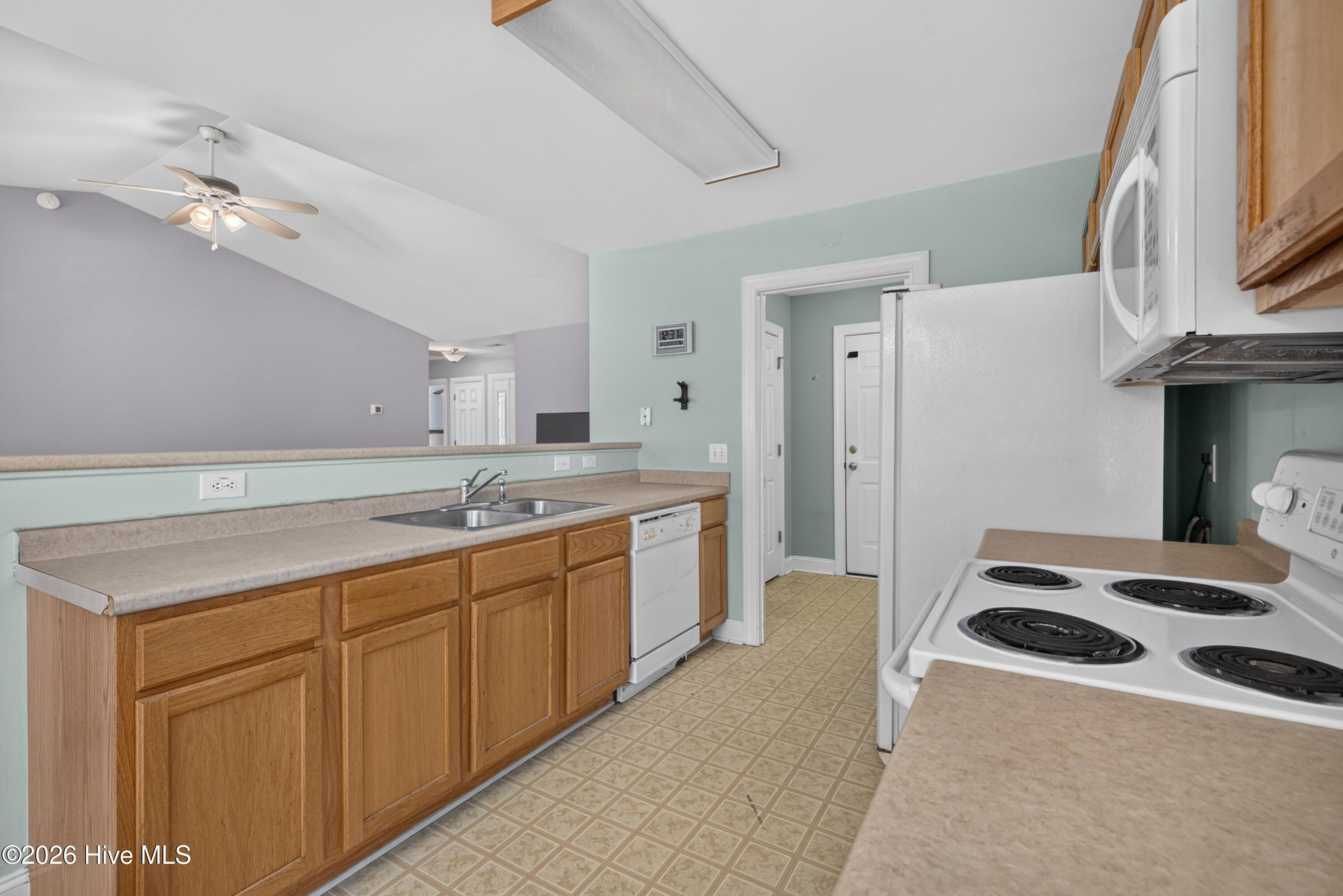 214 Gardenview Court Ne Property Photo 5