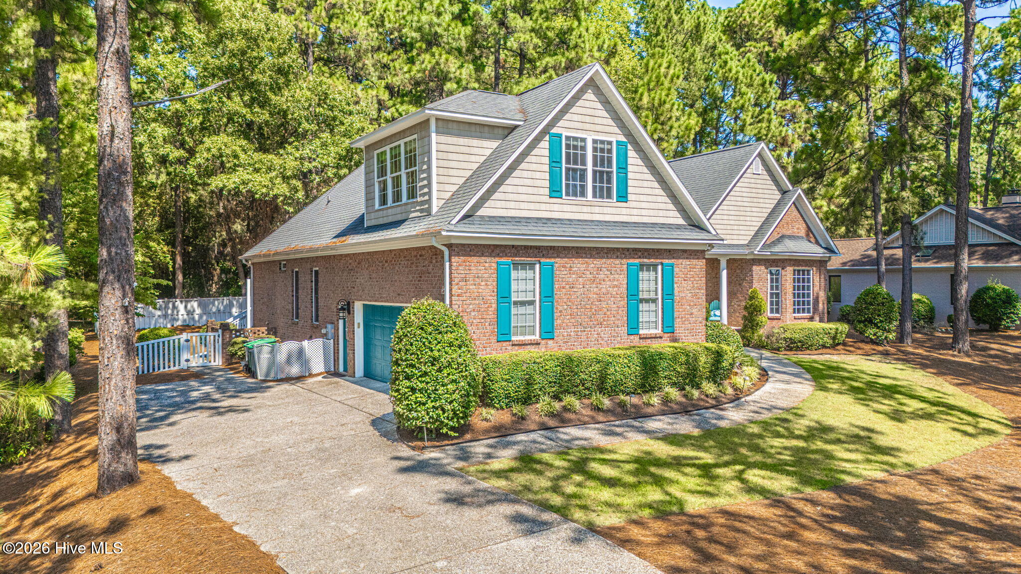725 Lake Forest Drive Se Property Photo 3