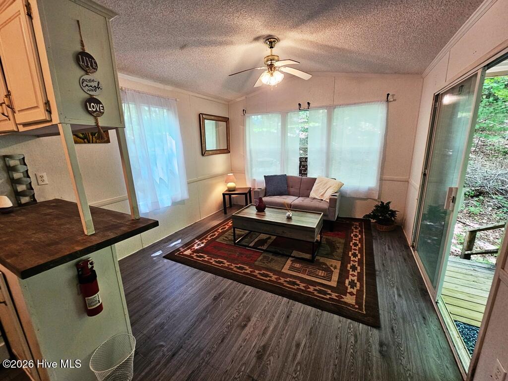 252 Barefoot Lane Property Photo 4