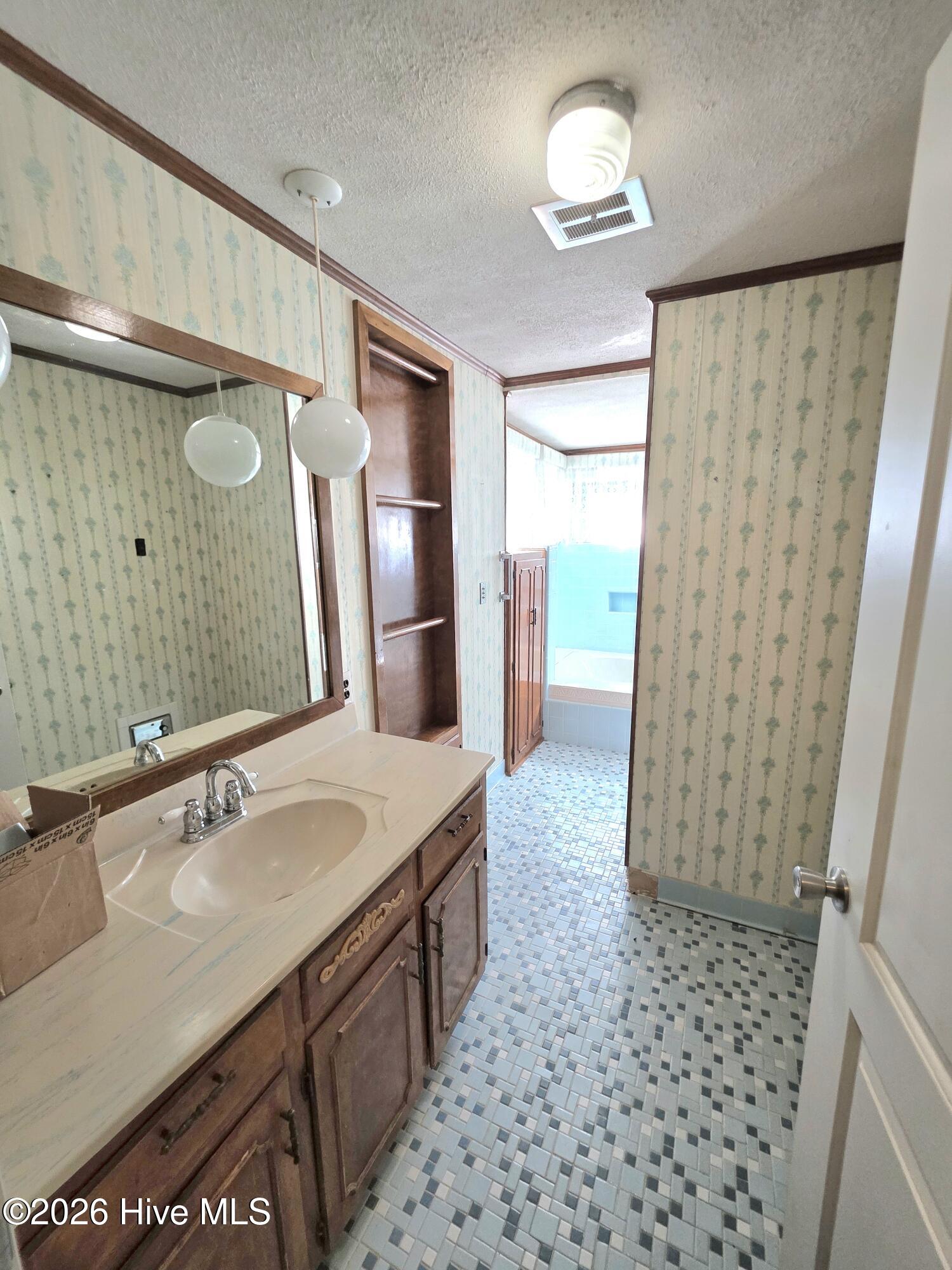 170 South River Road Property Photo 12