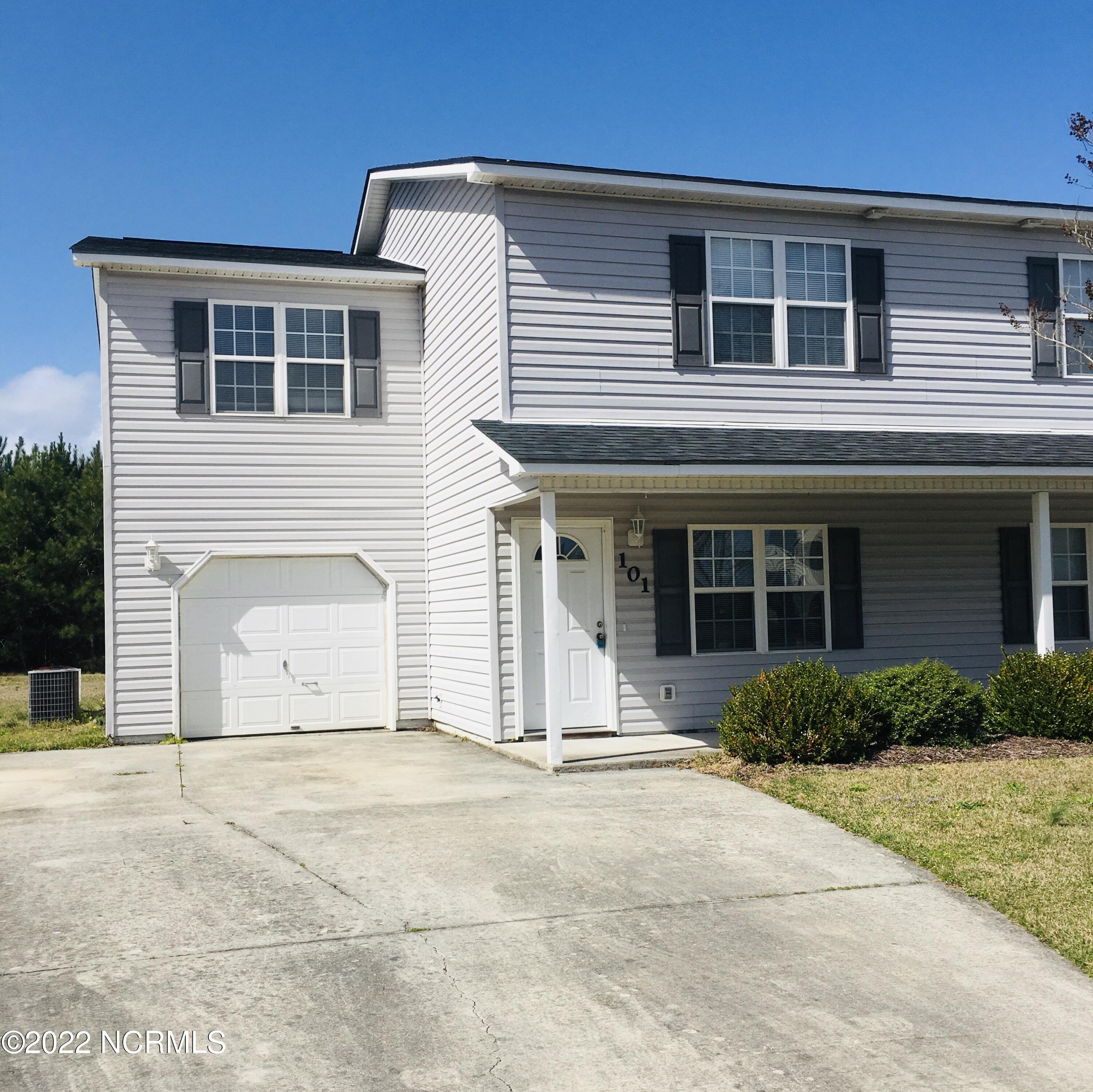 101 E Coopers Court Property Photo 2