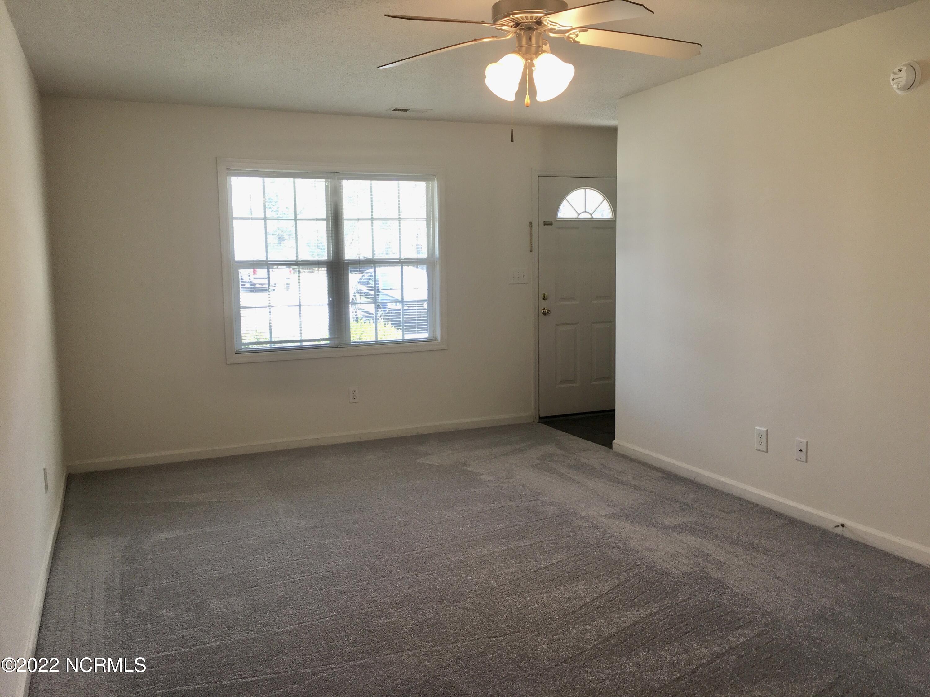 101 E Coopers Court Property Photo 3
