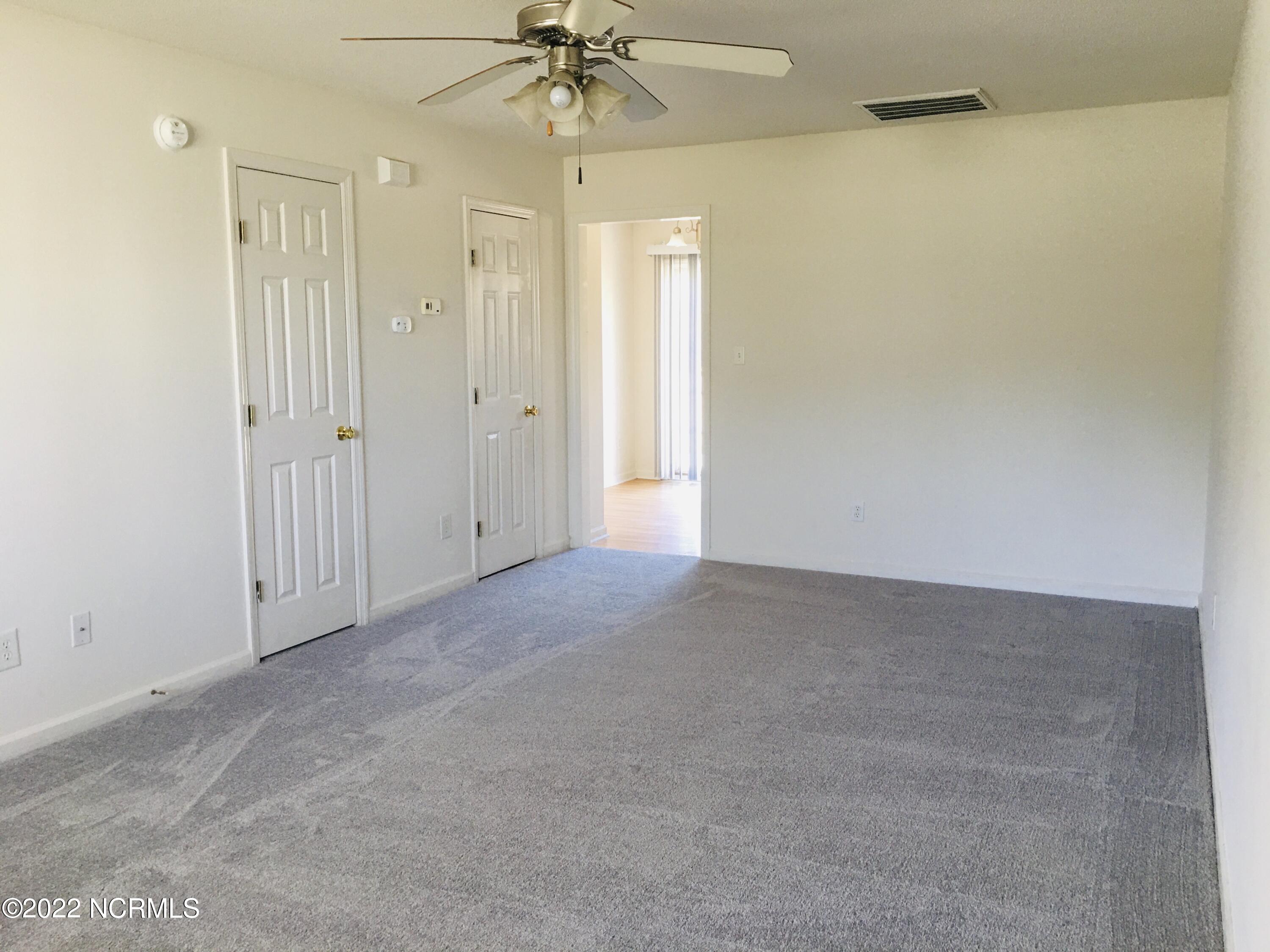 101 E Coopers Court Property Photo 4