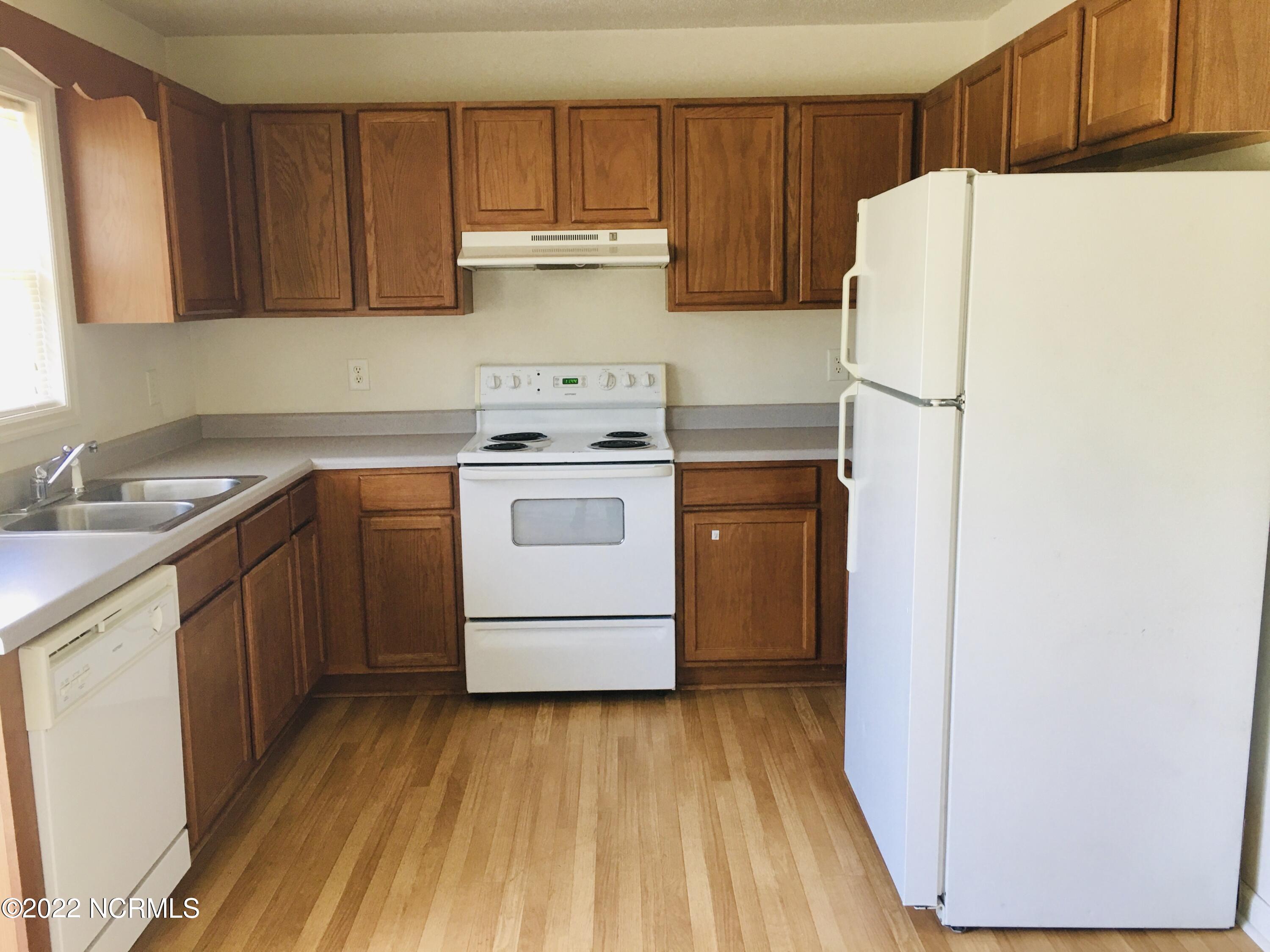 101 E Coopers Court Property Photo 6
