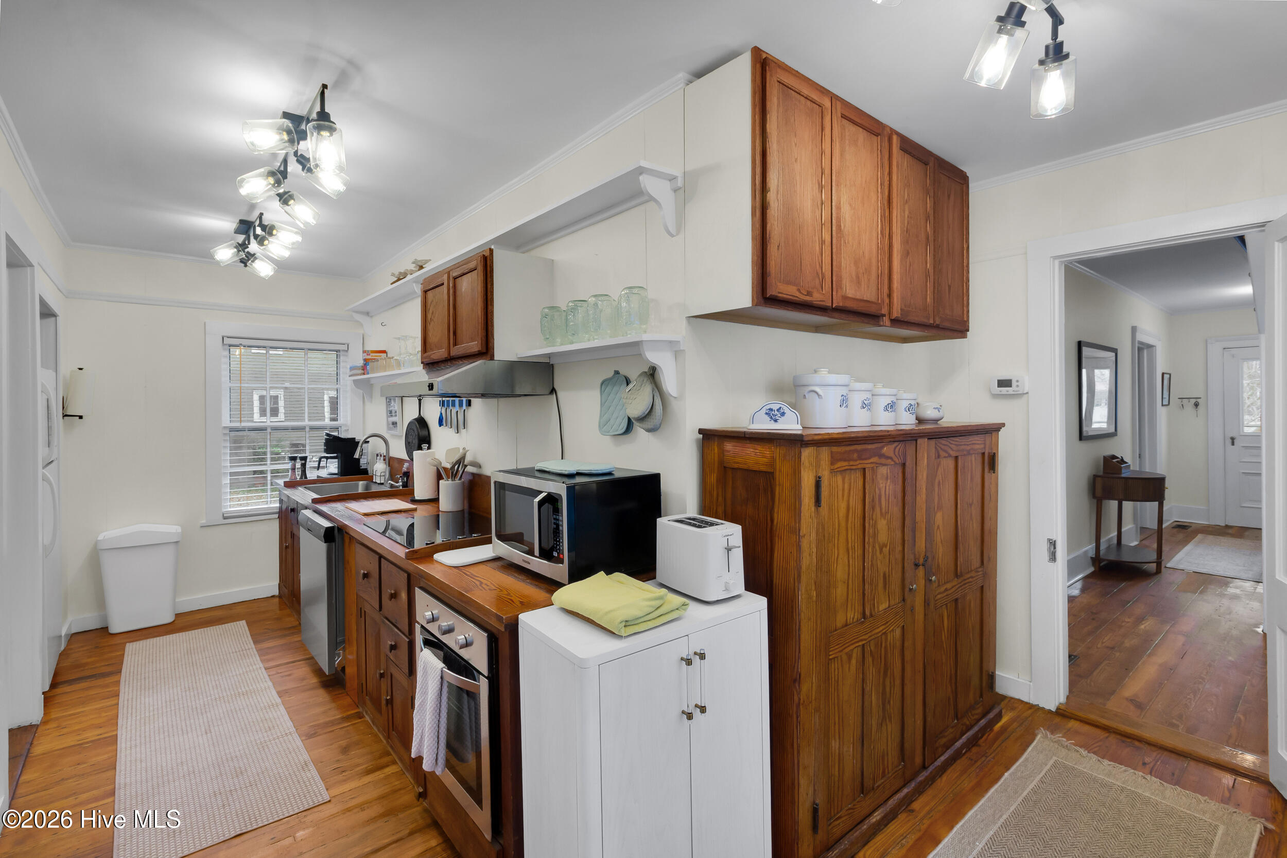 409 Hancock Street Property Photo 3