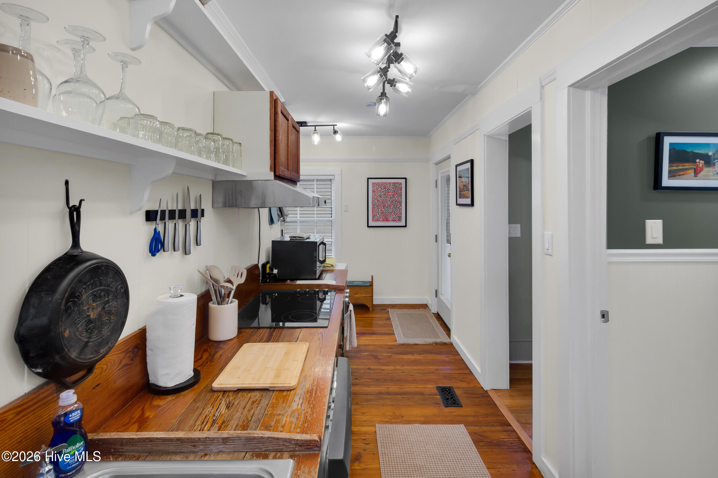 409 Hancock Street Property Photo 5