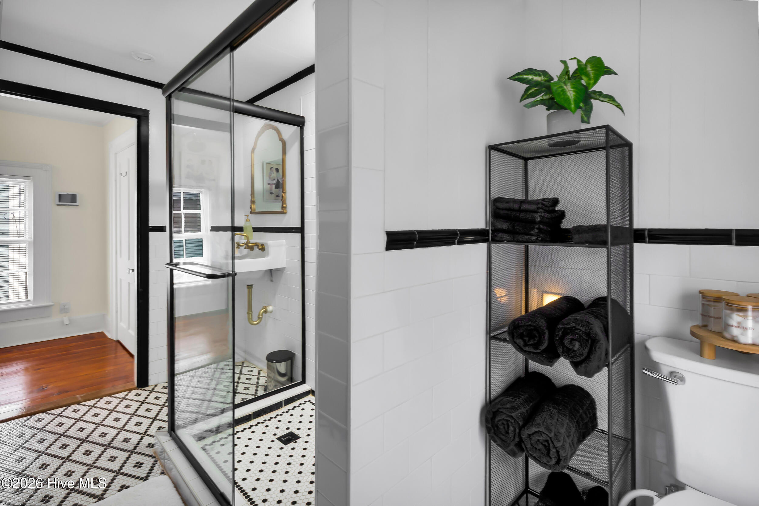 409 Hancock Street Property Photo 25