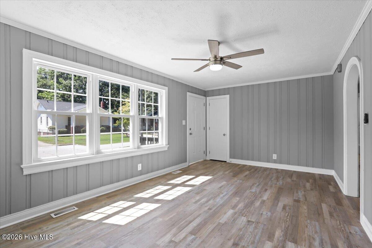 818 Long Avenue Property Photo 6