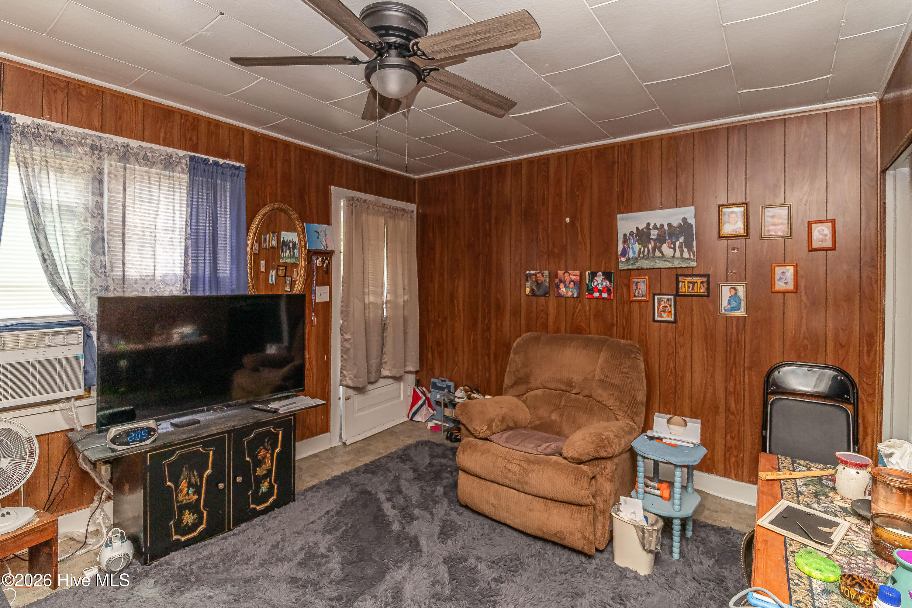 903/905 E 4th Street Property Photo 18