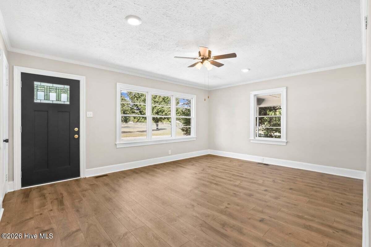 912 N Madison Avenue Property Photo 4