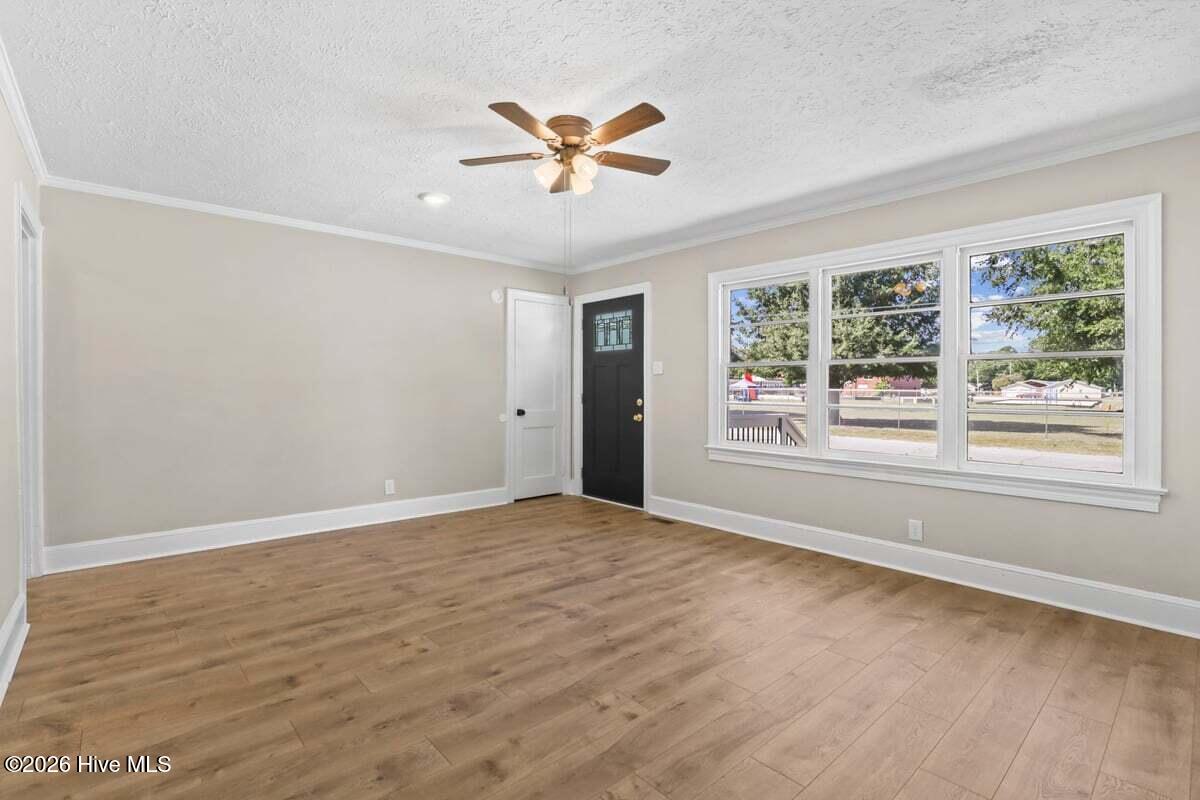 912 N Madison Avenue Property Photo 5