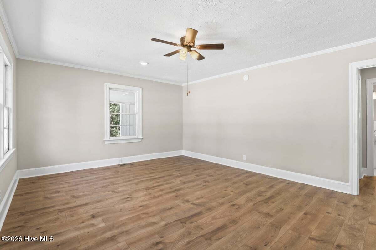 912 N Madison Avenue Property Photo 6
