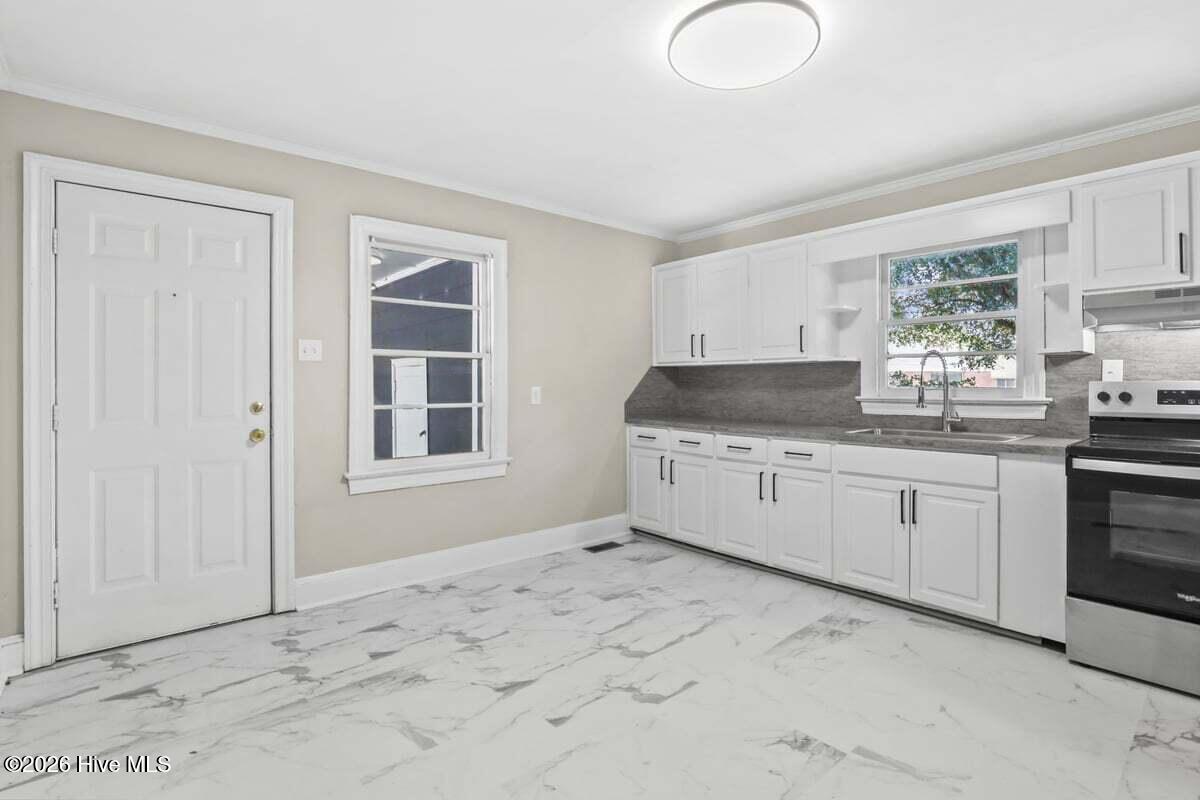 912 N Madison Avenue Property Photo 8