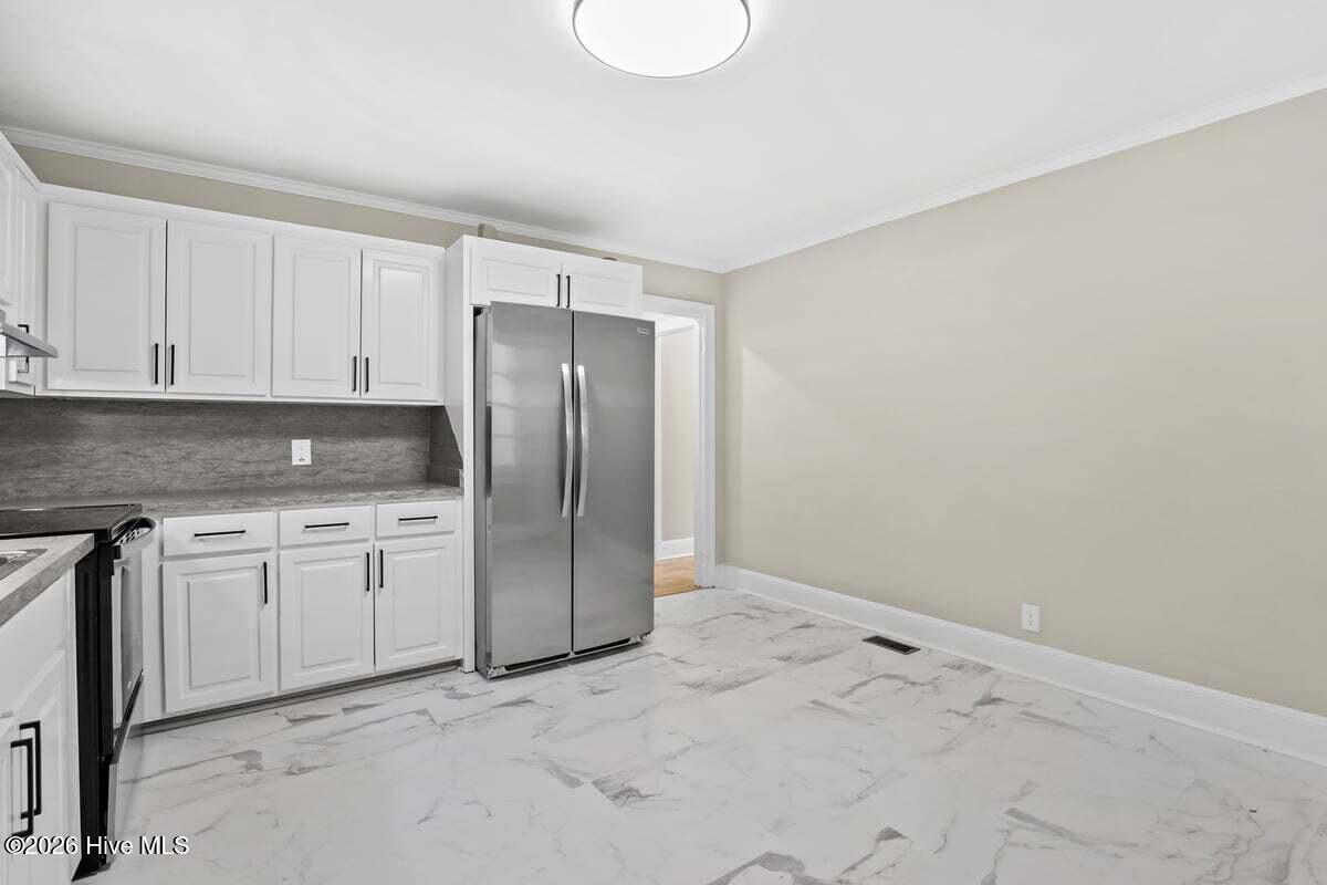 912 N Madison Avenue Property Photo 10