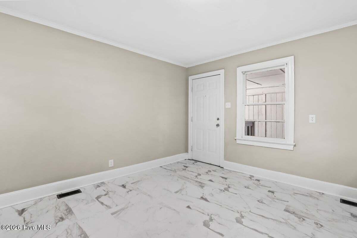 912 N Madison Avenue Property Photo 11