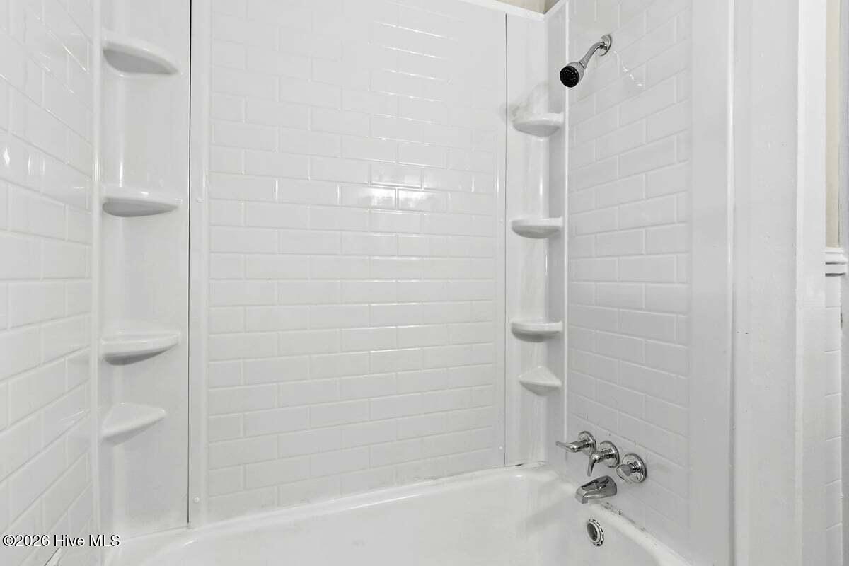 912 N Madison Avenue Property Photo 13