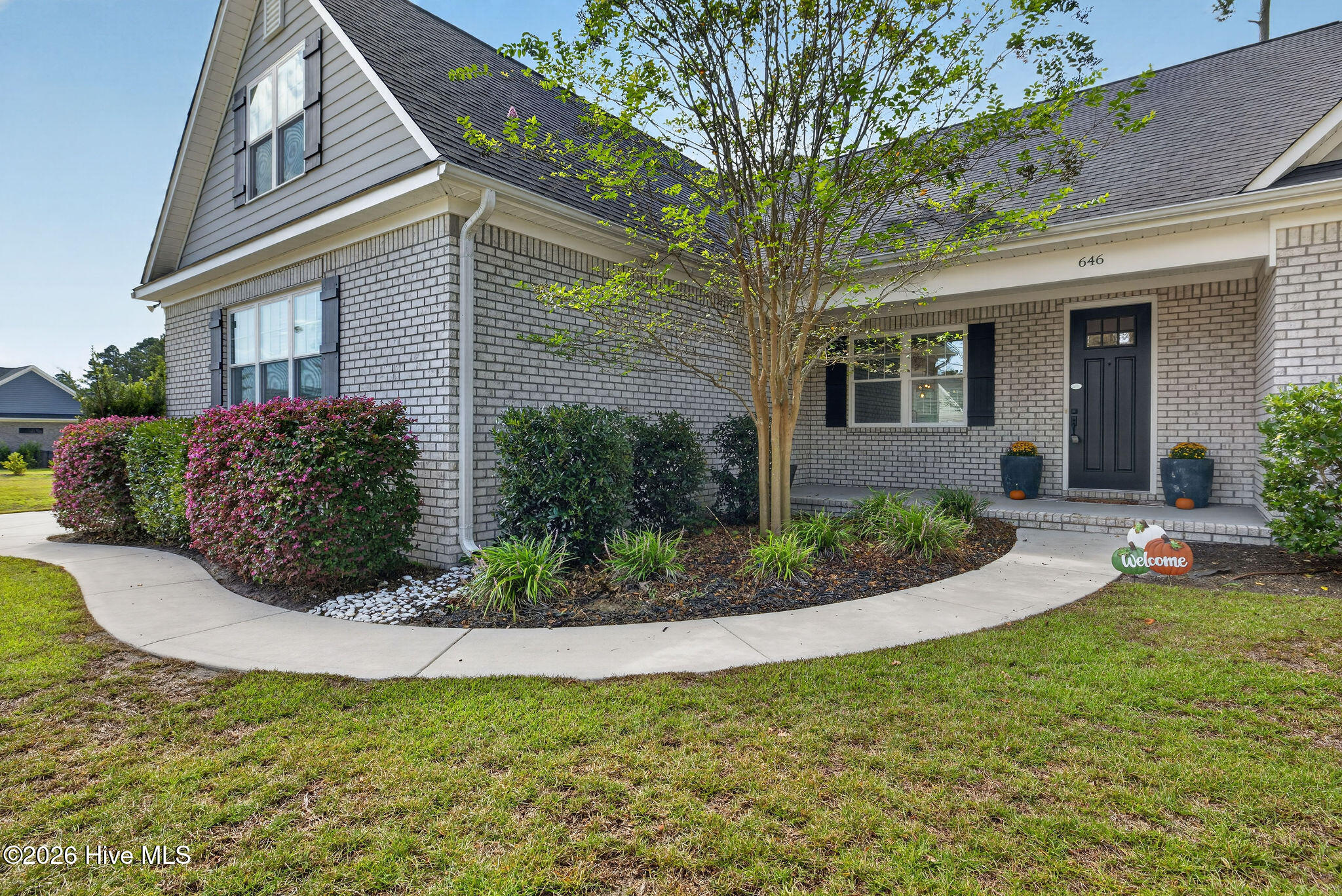 646 Crown Pointe Drive Property Photo 3