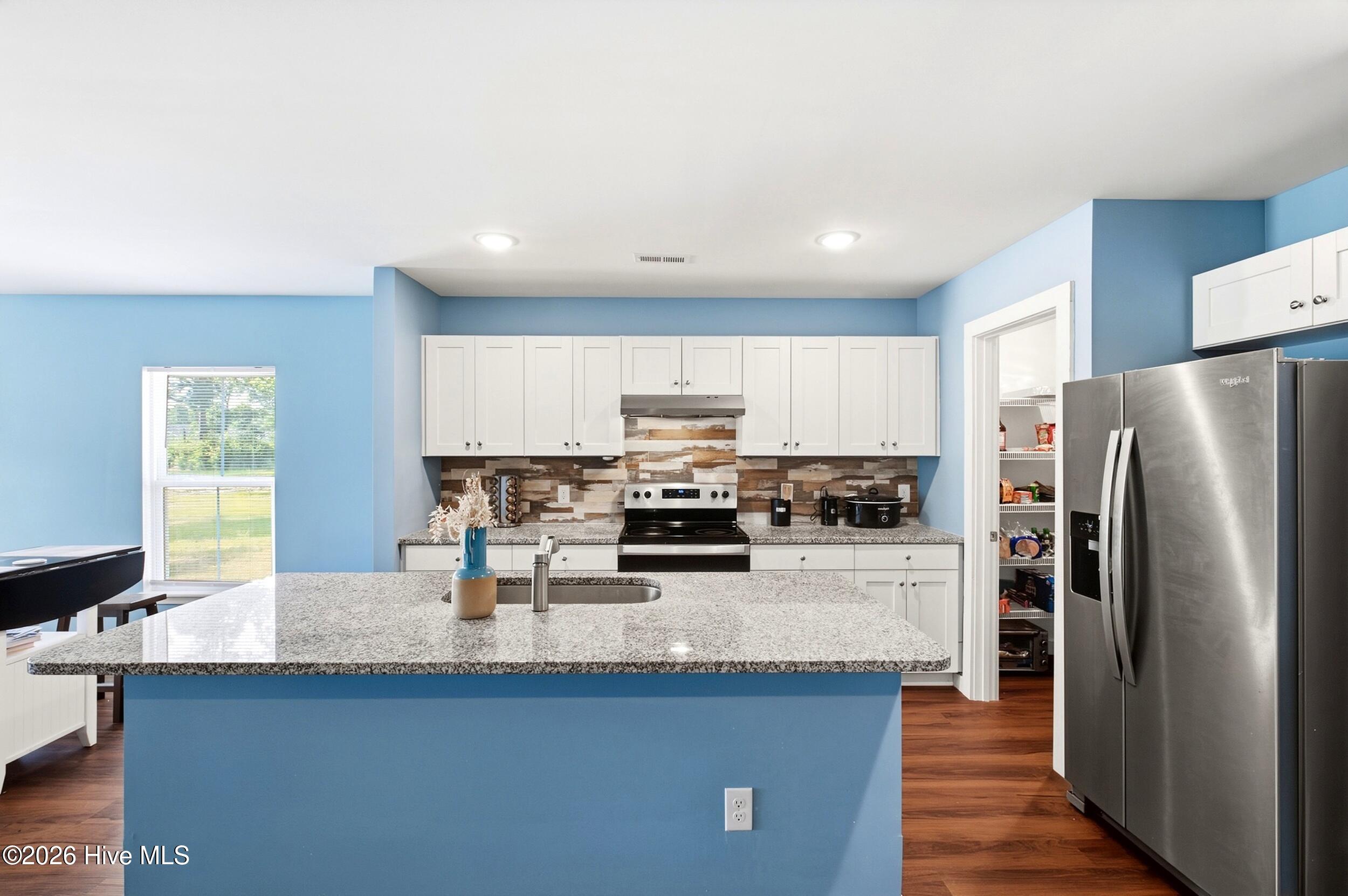 910 Pine Needles Road Property Photo 12