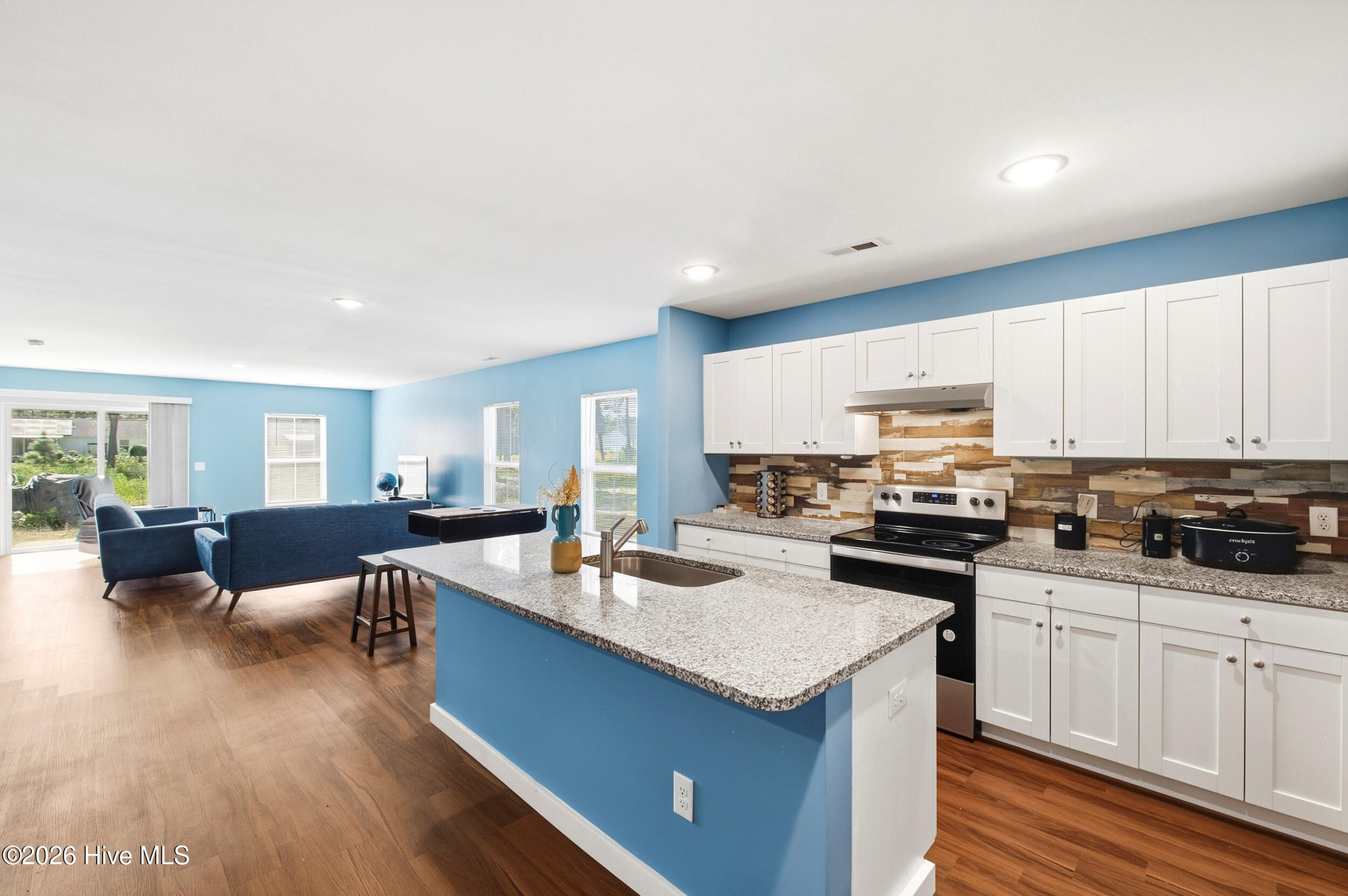 910 Pine Needles Road Property Photo 13
