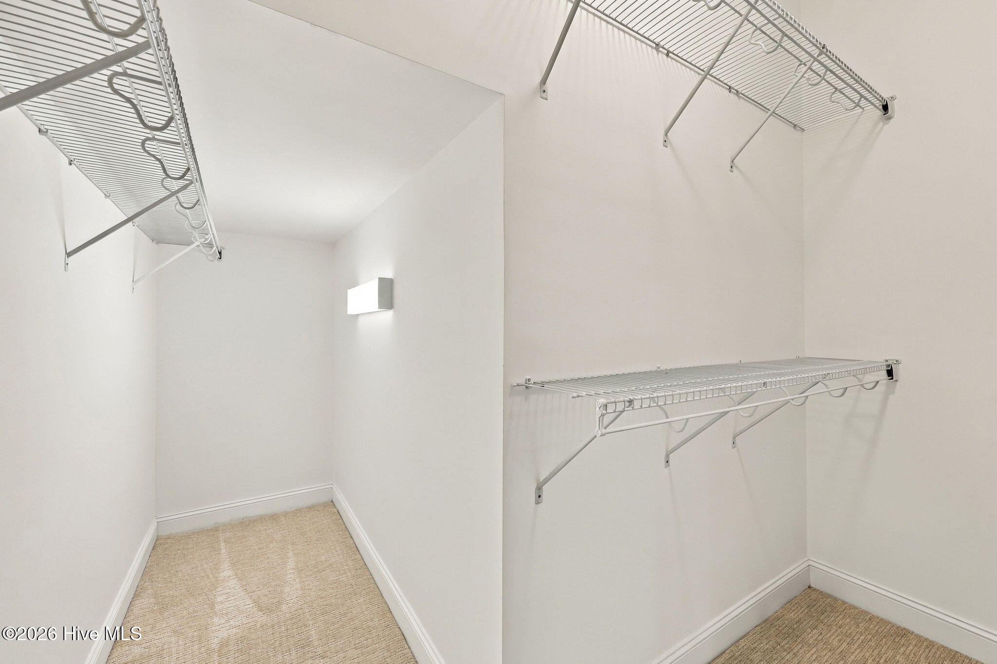 1811 Fox Den Way 6 Property Photo 21