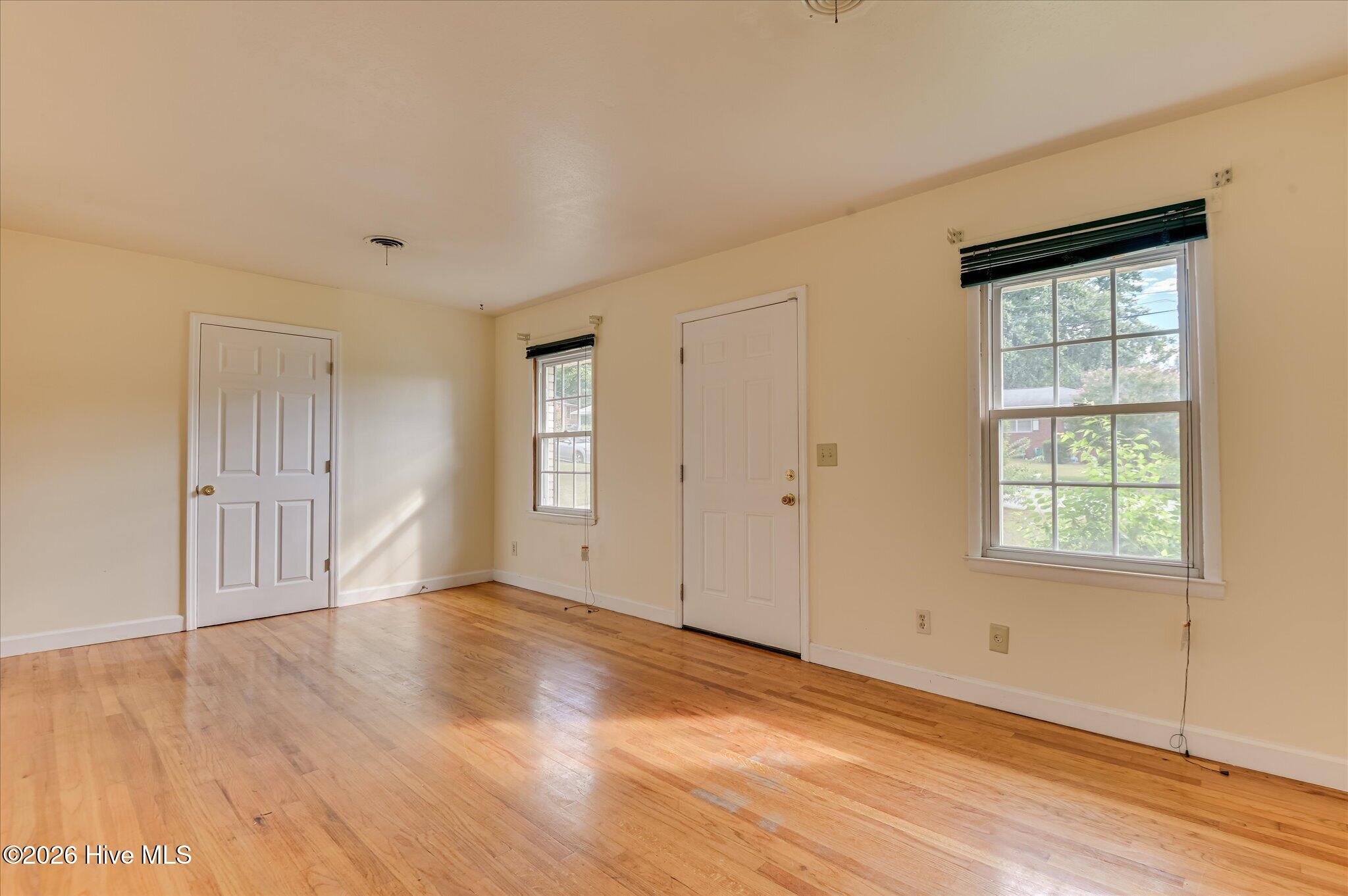 2083 Hillsinger Road Property Photo 5