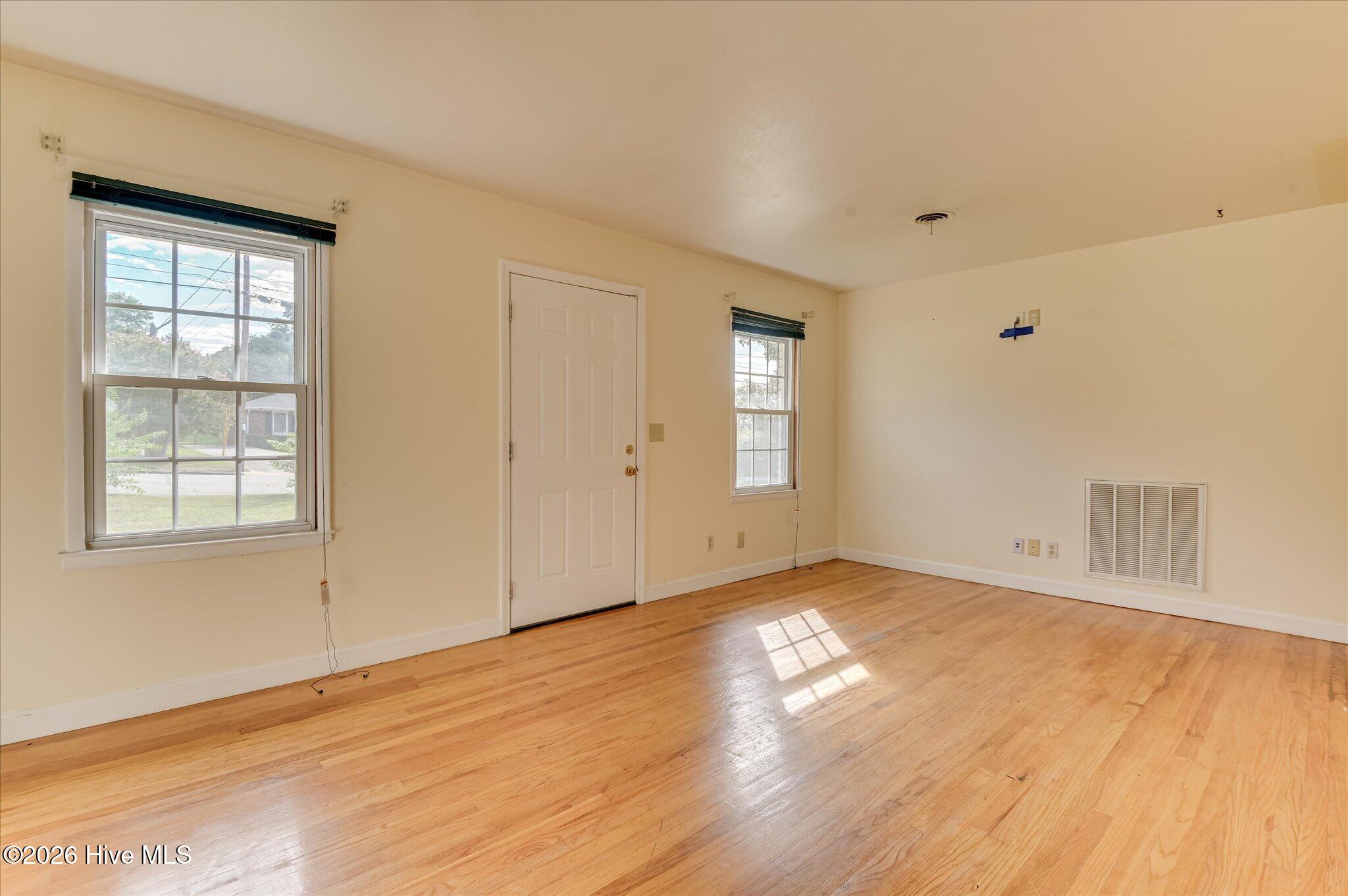 2083 Hillsinger Road Property Photo 6