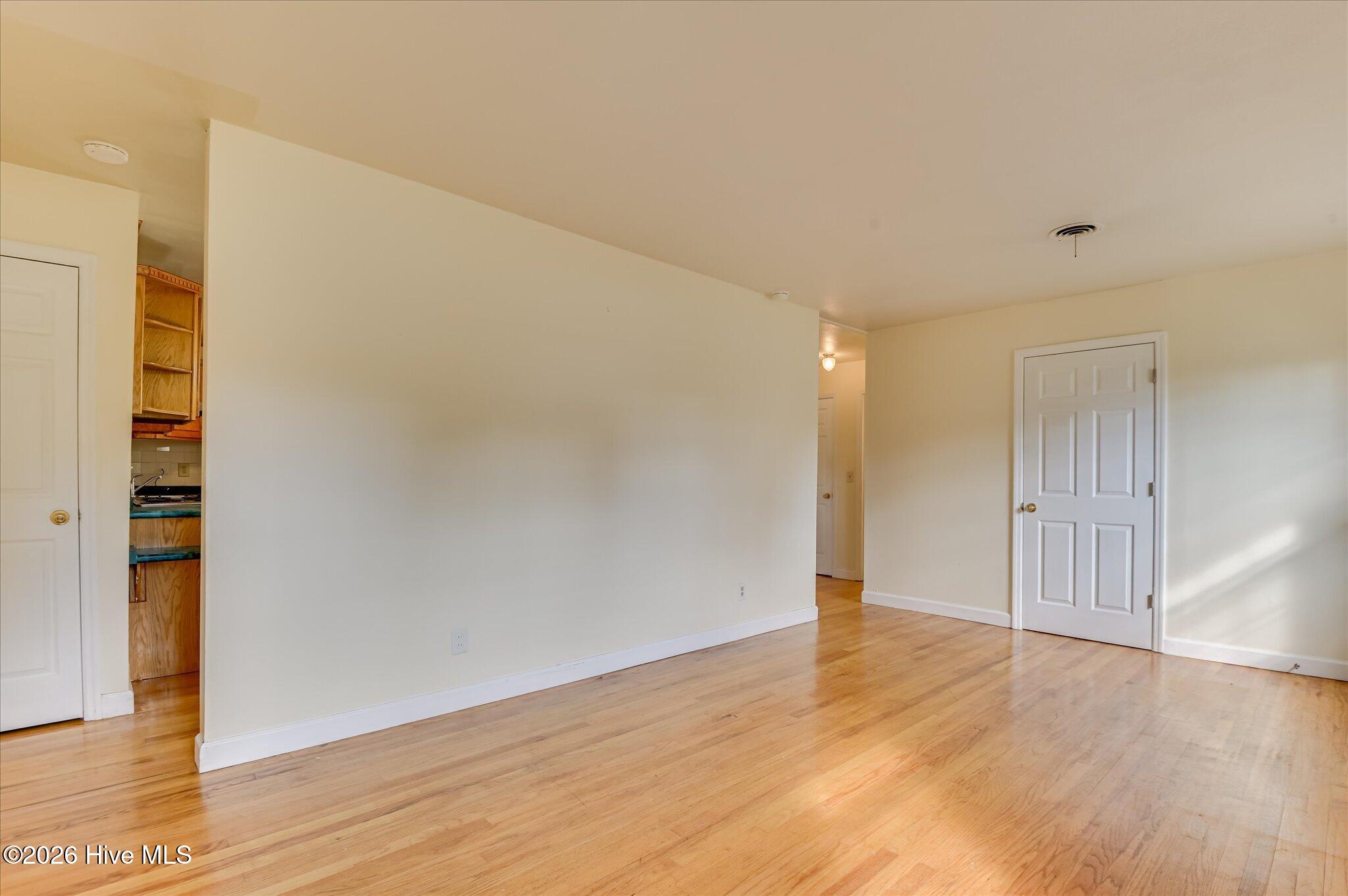 2083 Hillsinger Road Property Photo 7