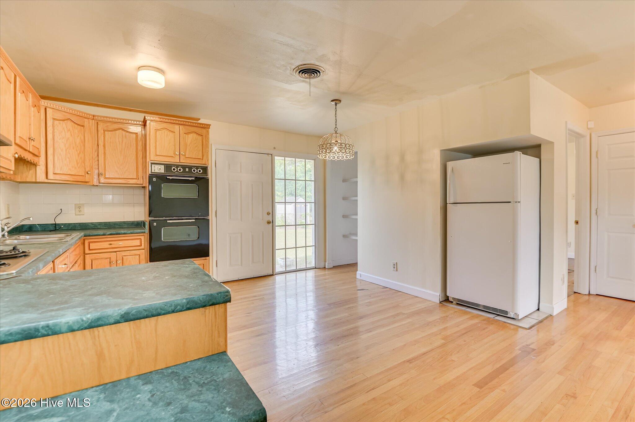 2083 Hillsinger Road Property Photo 10